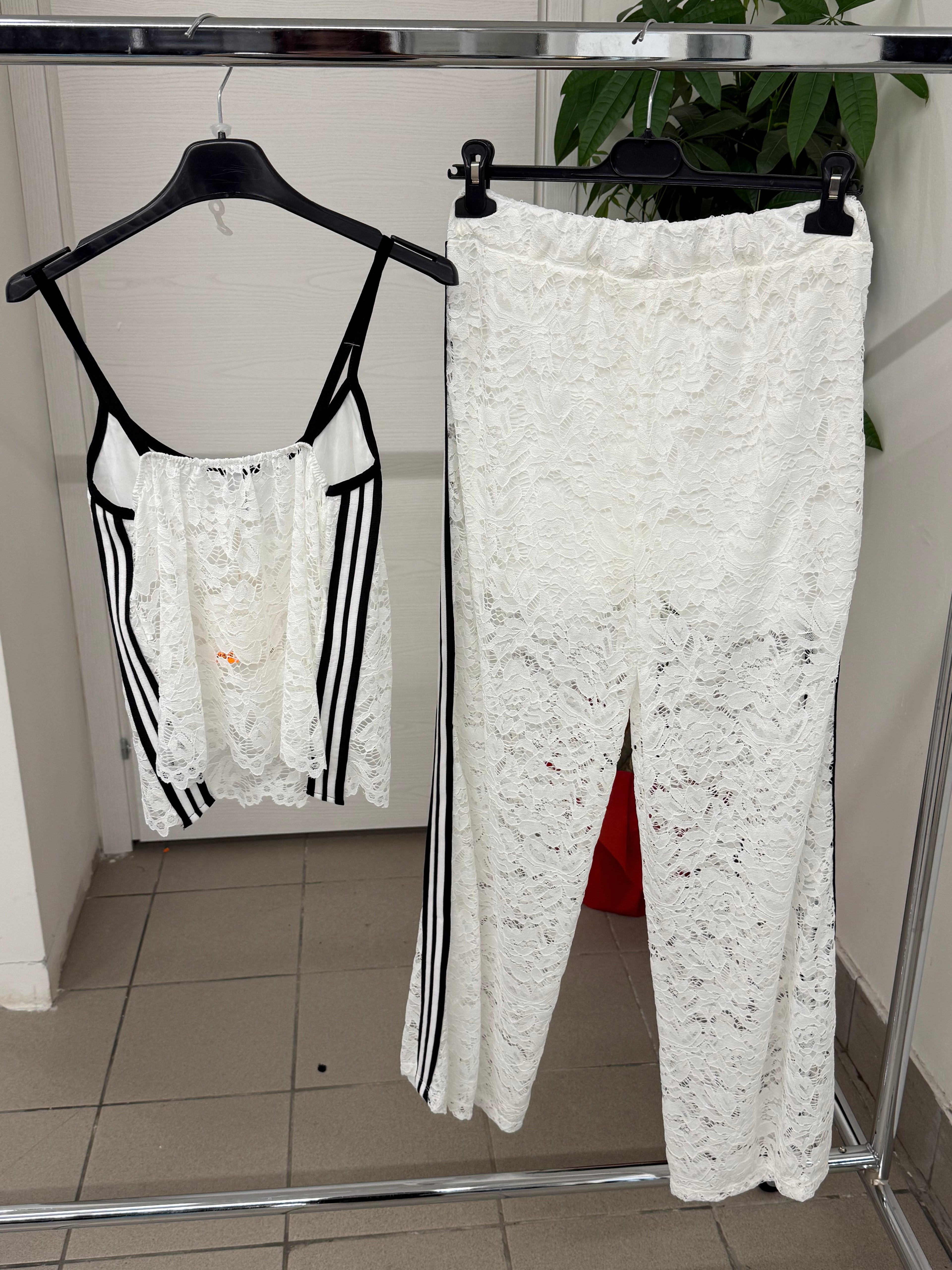 Set coordinato in pizzo Canotta e Pantaloni a palazzo con strisce laterali FGD MODA