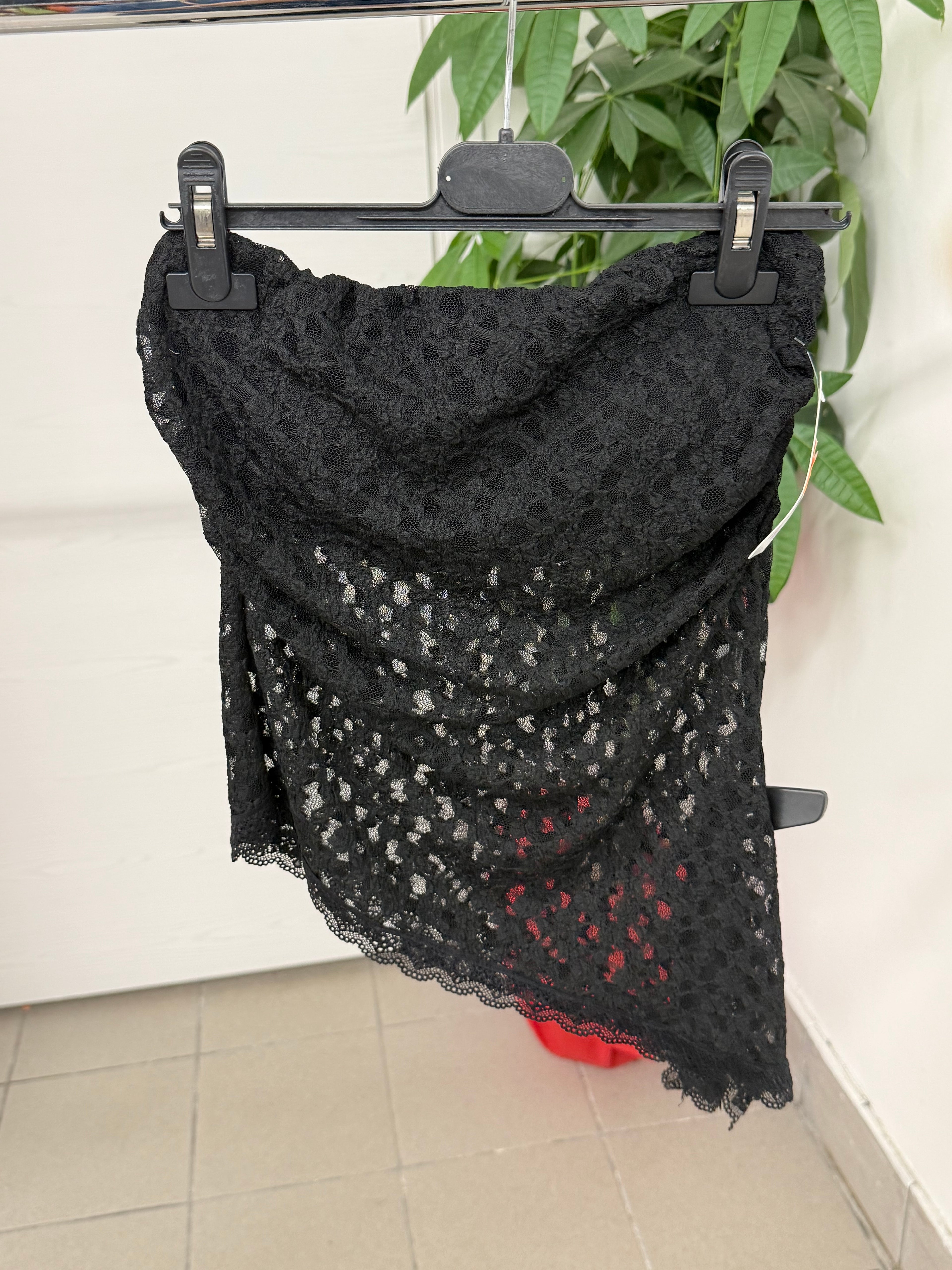 Top a Fascia in Pizzo con Taglio Obliquo FGD MODA
