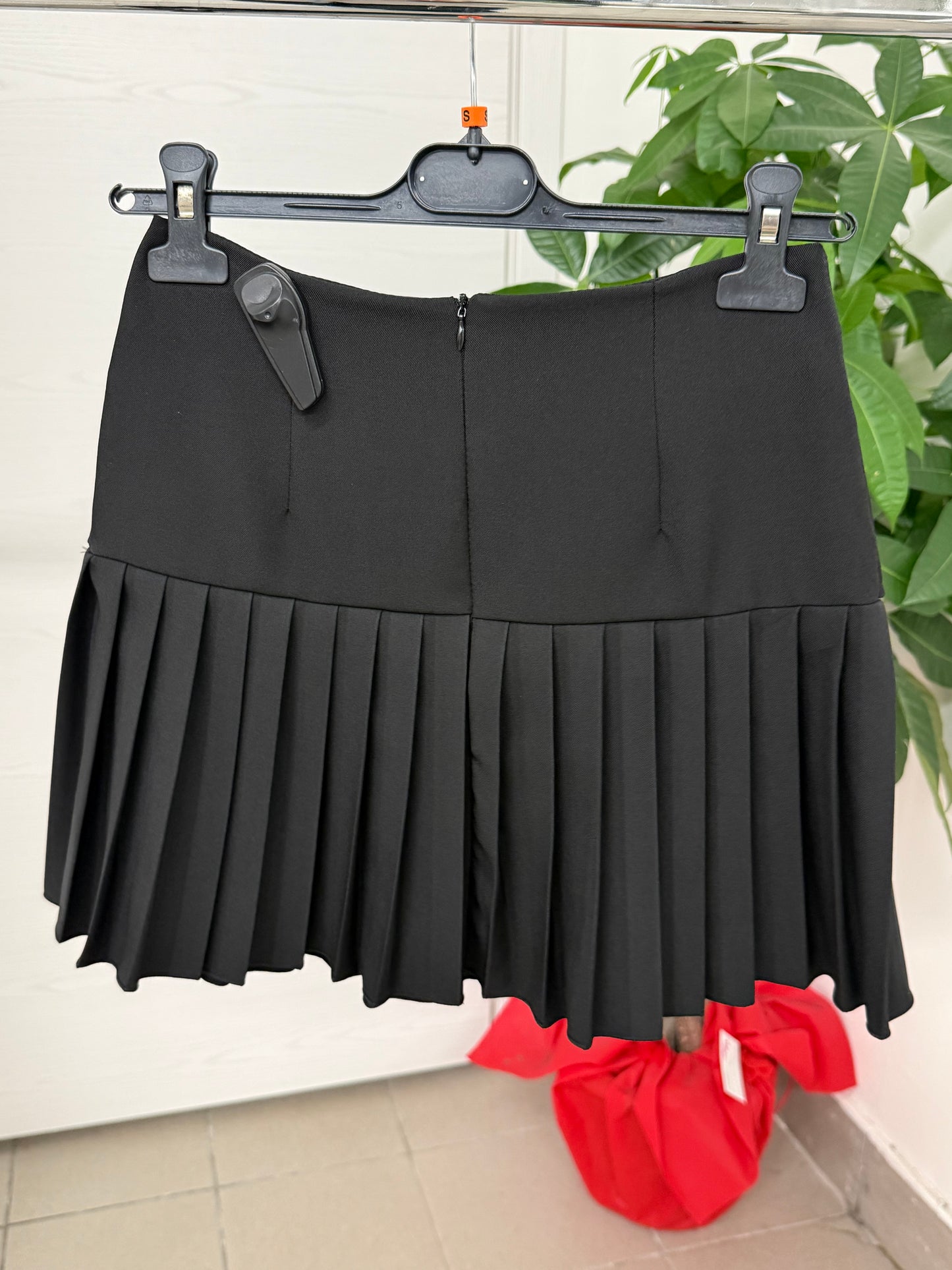 Gonna a pieghe con bottoni