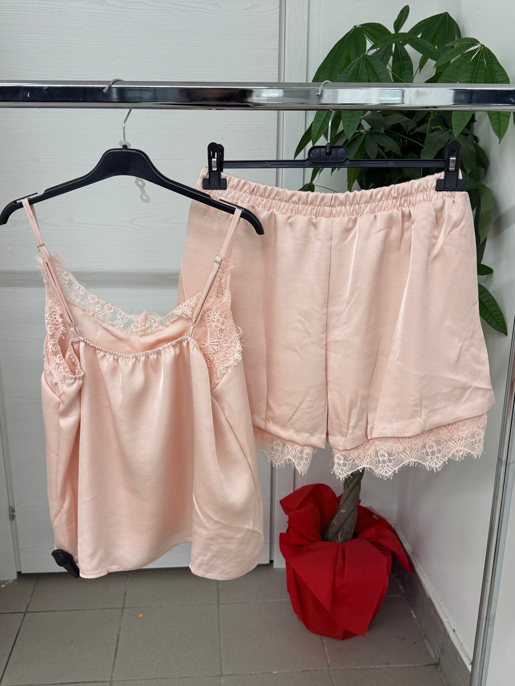 Set coordinato effetto raso Canotta e Pantaloncini con pizzo FGD MODA