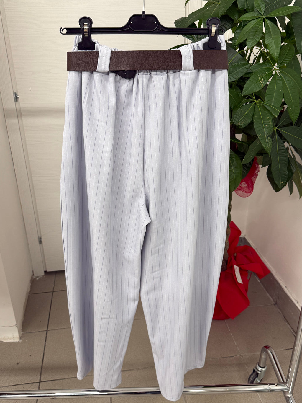 Pantaloni a palloncino a righe con cinta