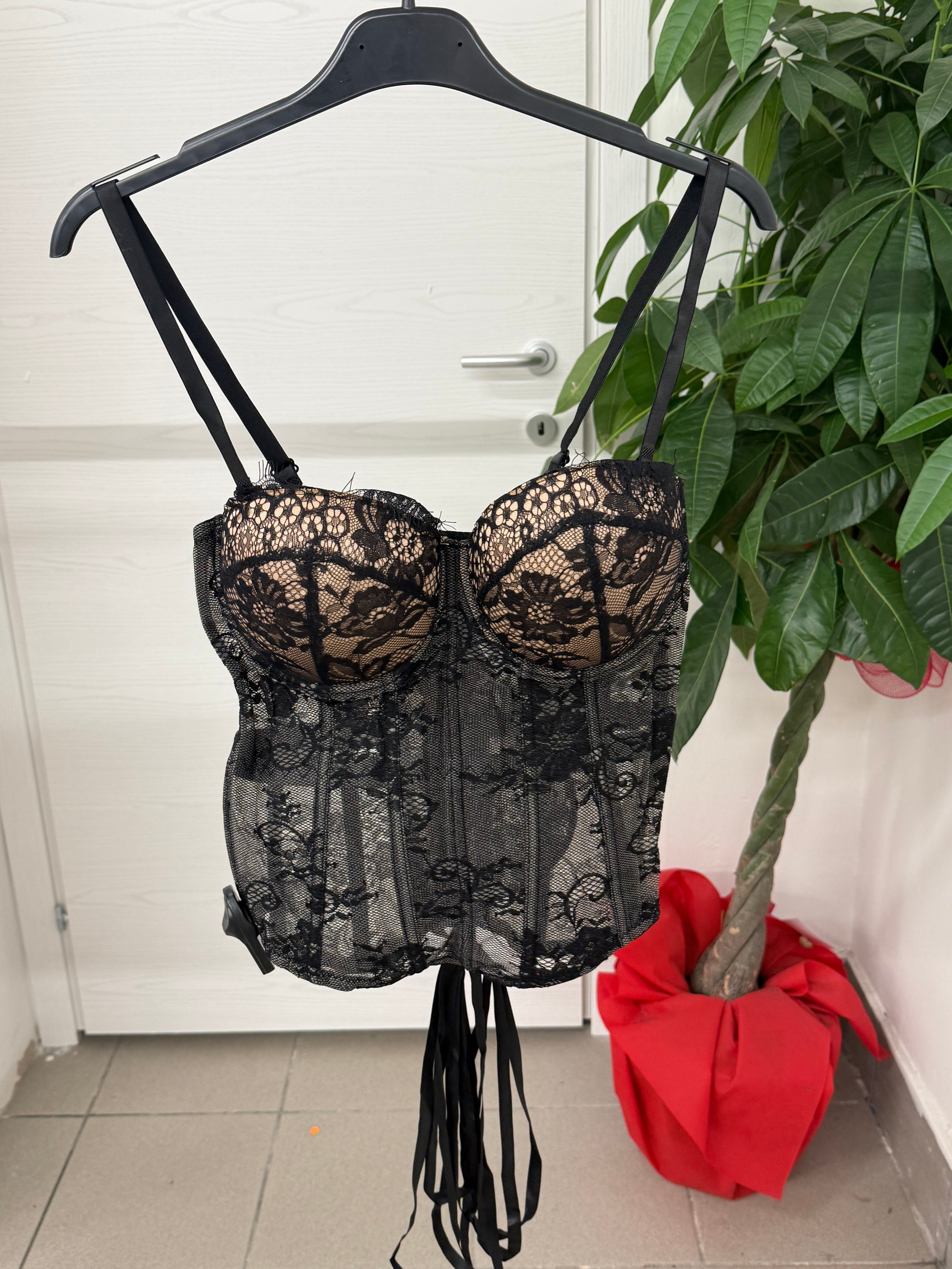 Corpetto in pizzo con chiusura a nastro FGD MODA