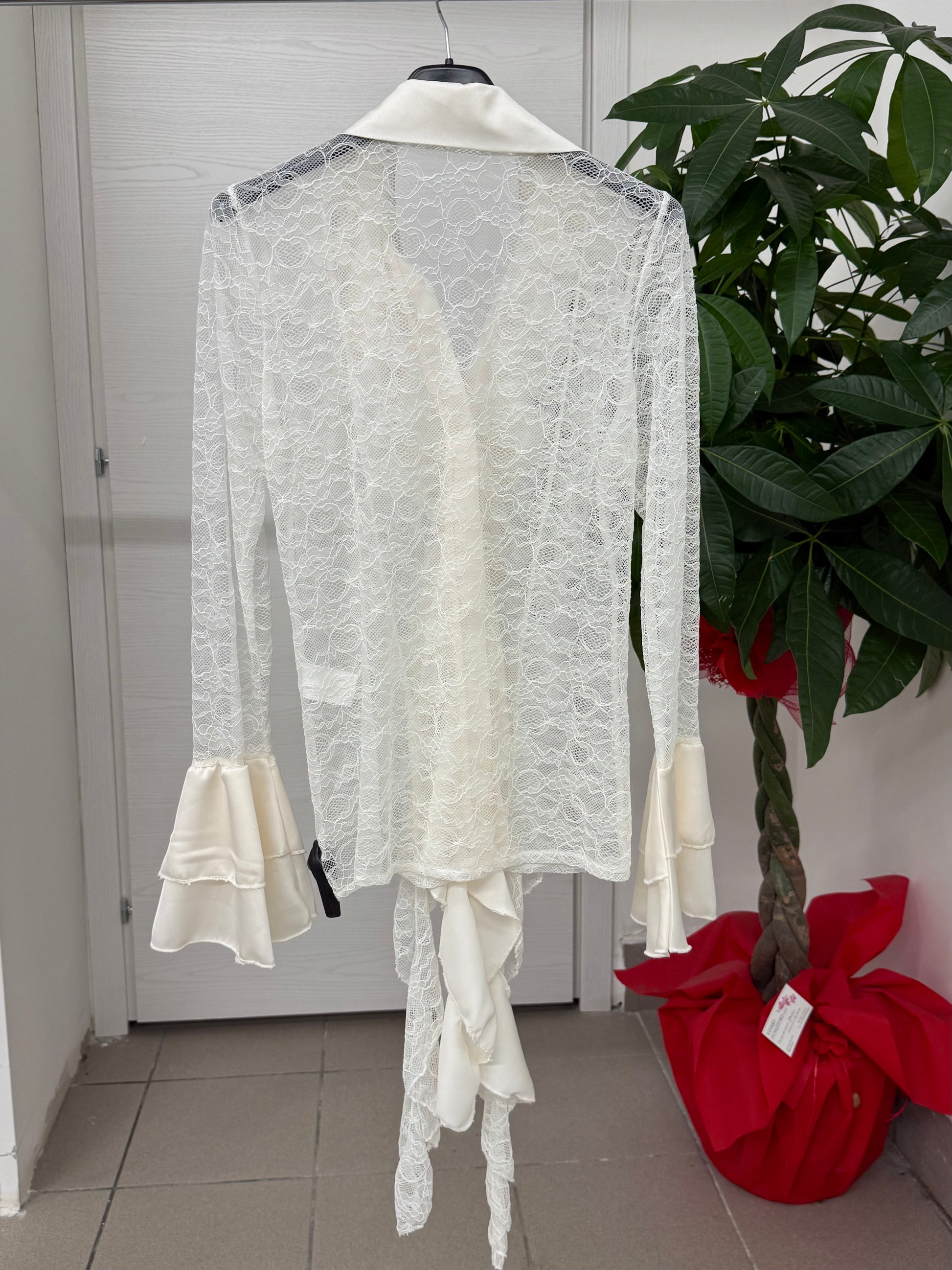 Camicetta a maniche lunghe in pizzo con rouches in raso FGD MODA