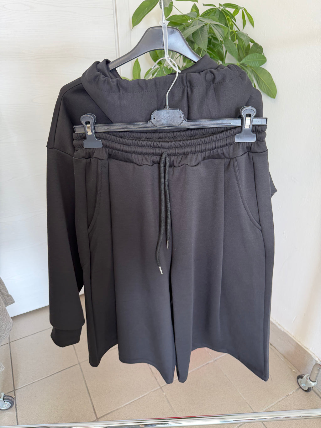 Set coordinato felpa crop e bermuda FGD MODA