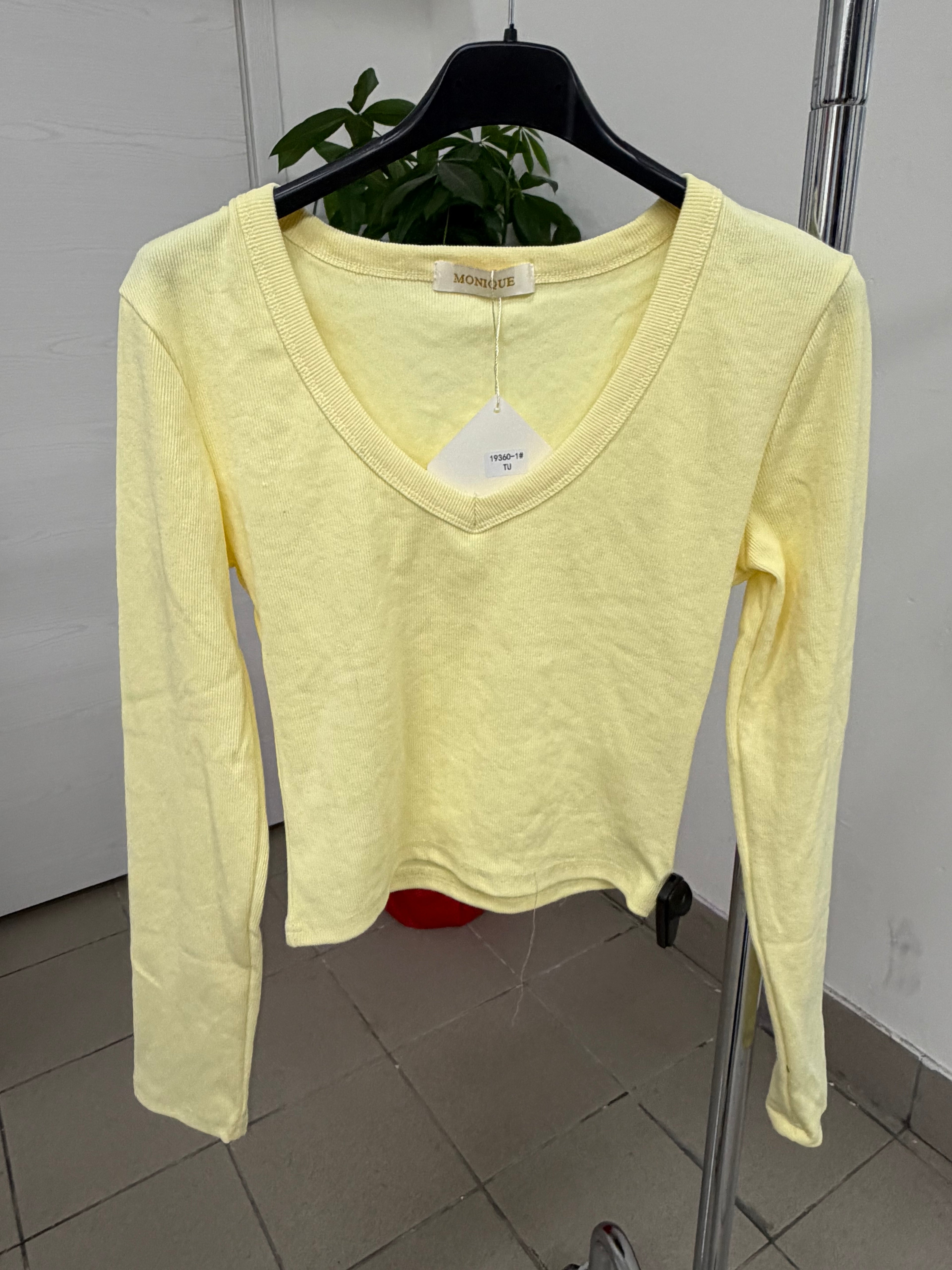 Magliettina corta a costine con scollo a V FGD MODA