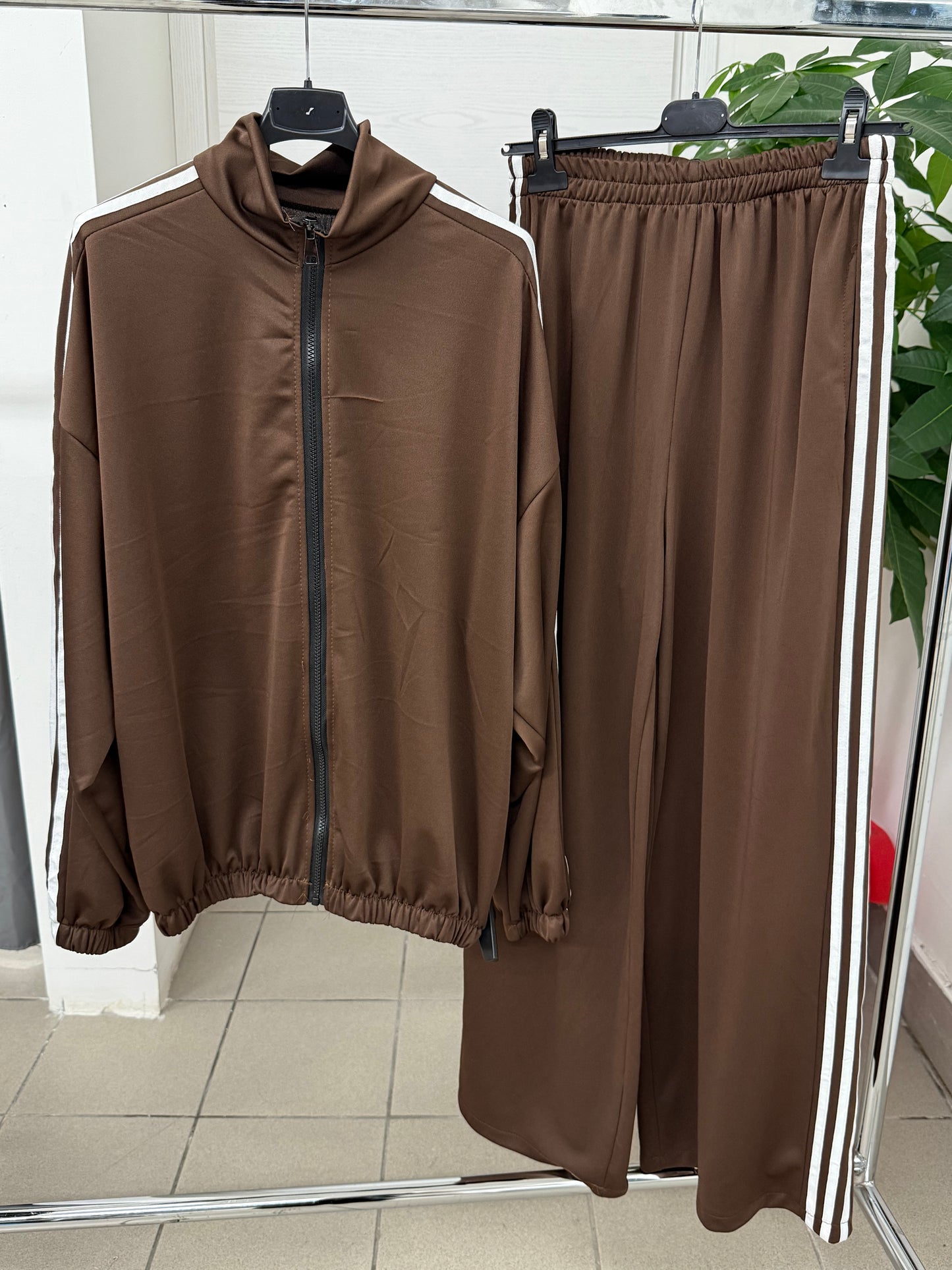 Set coordinato Felpa over fit e Pantaloni a palazzo con strisce laterali FGD MODA