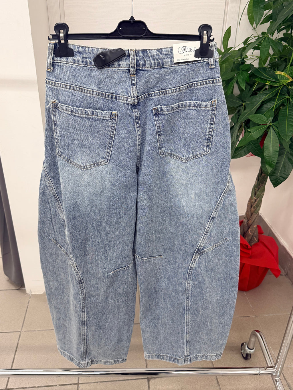 Jeans balloon con strappi con doppia abbottonatura FGD MODA