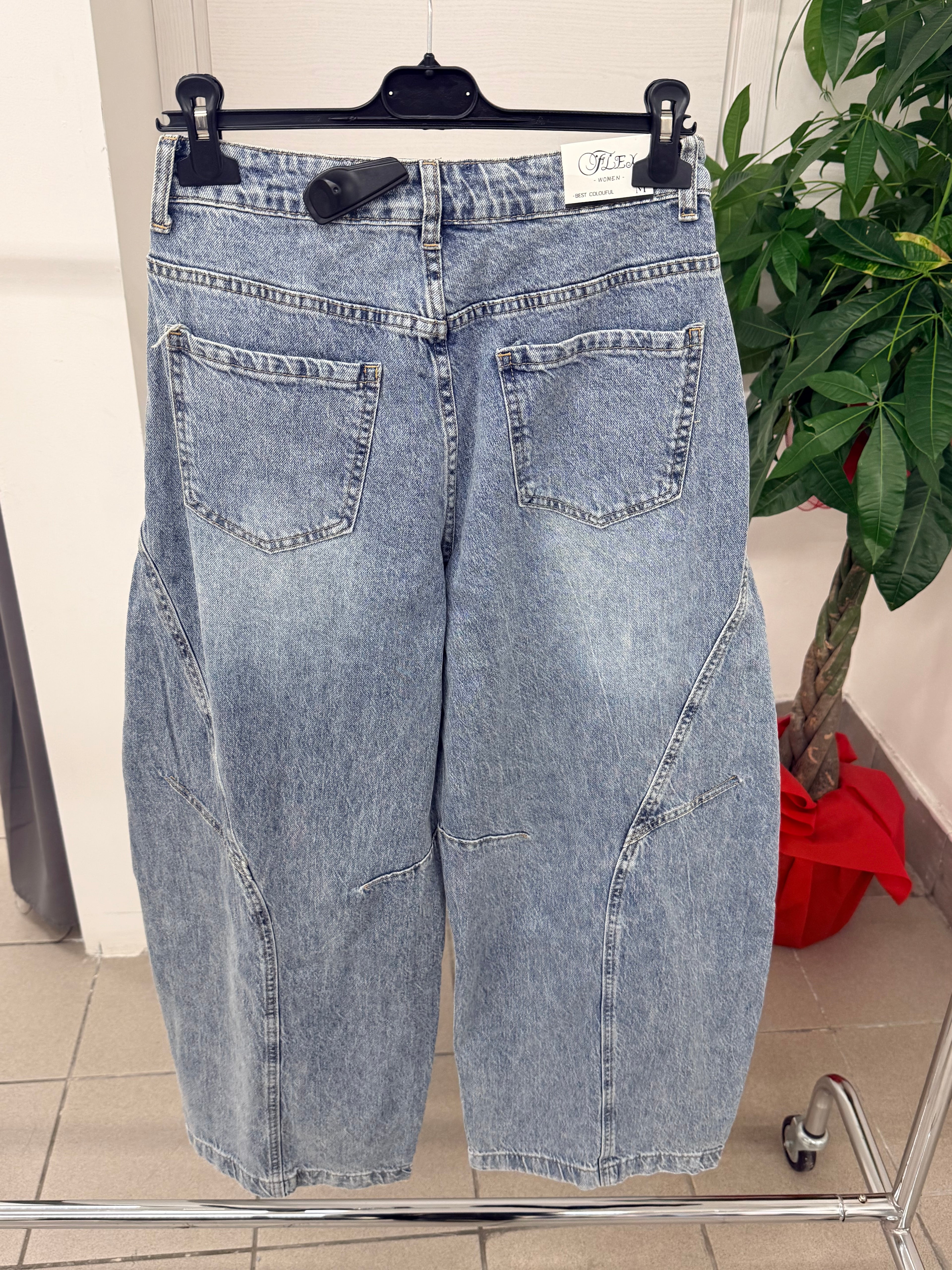 Jeans balloon con strappi con doppia abbottonatura FGD MODA