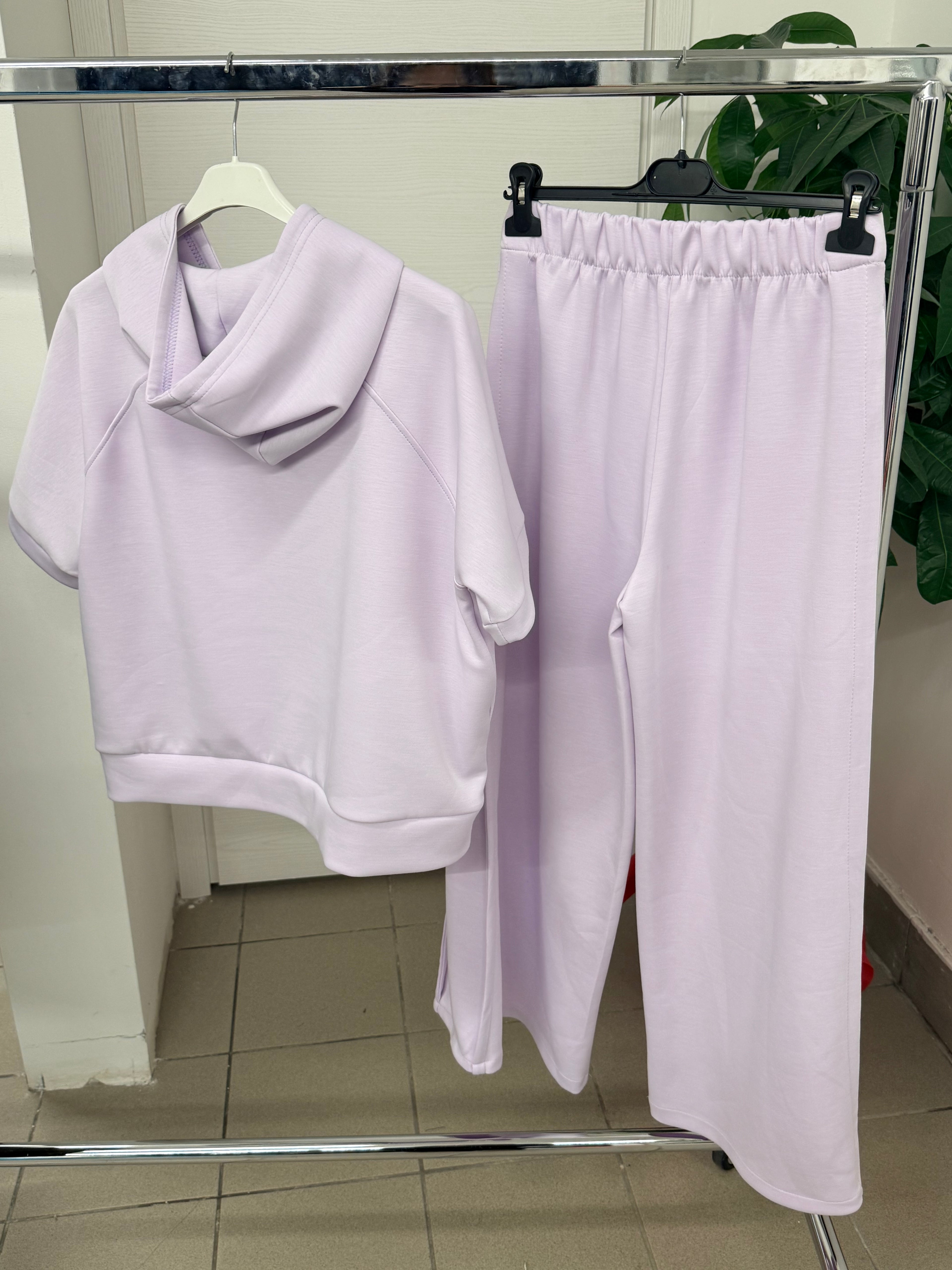 Set coordinato Felpa con cappuccio e tasche e Pantaloni a palazzo con taglio laterale FGD MODA