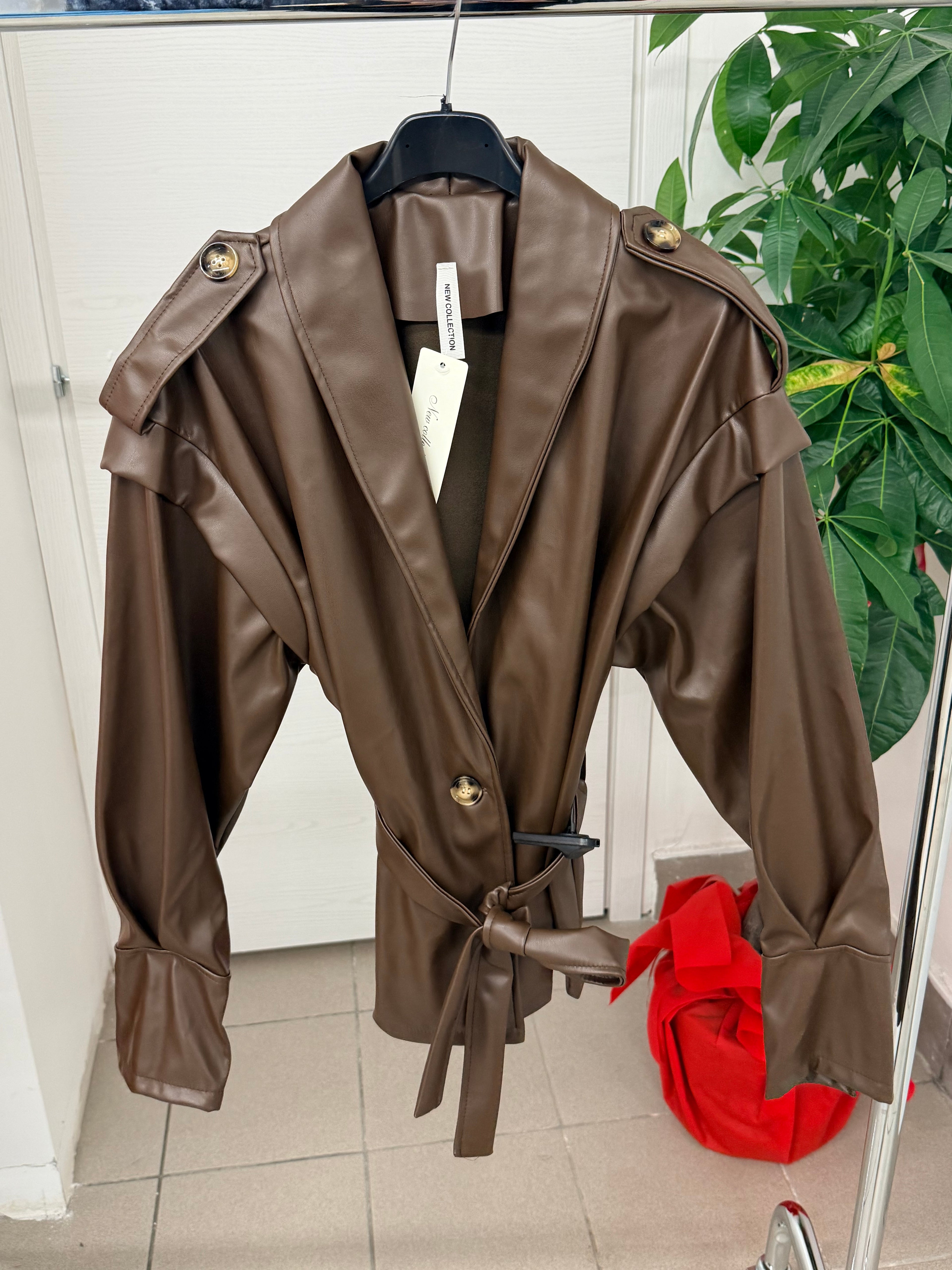 Giacca in ecopelle con cinta FGD MODA