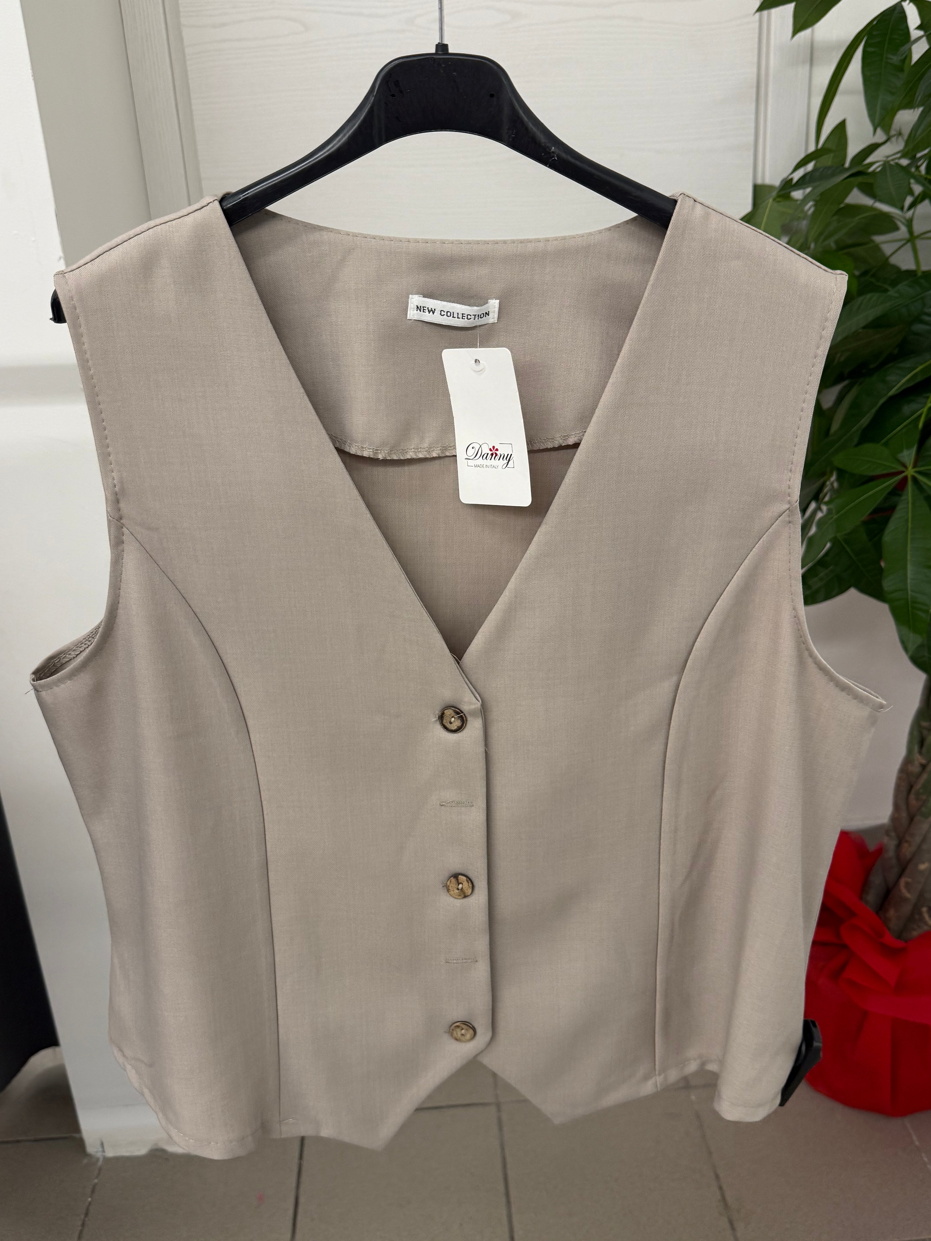 Gilet tinta unita con chiusura a bottoni per taglie curvy