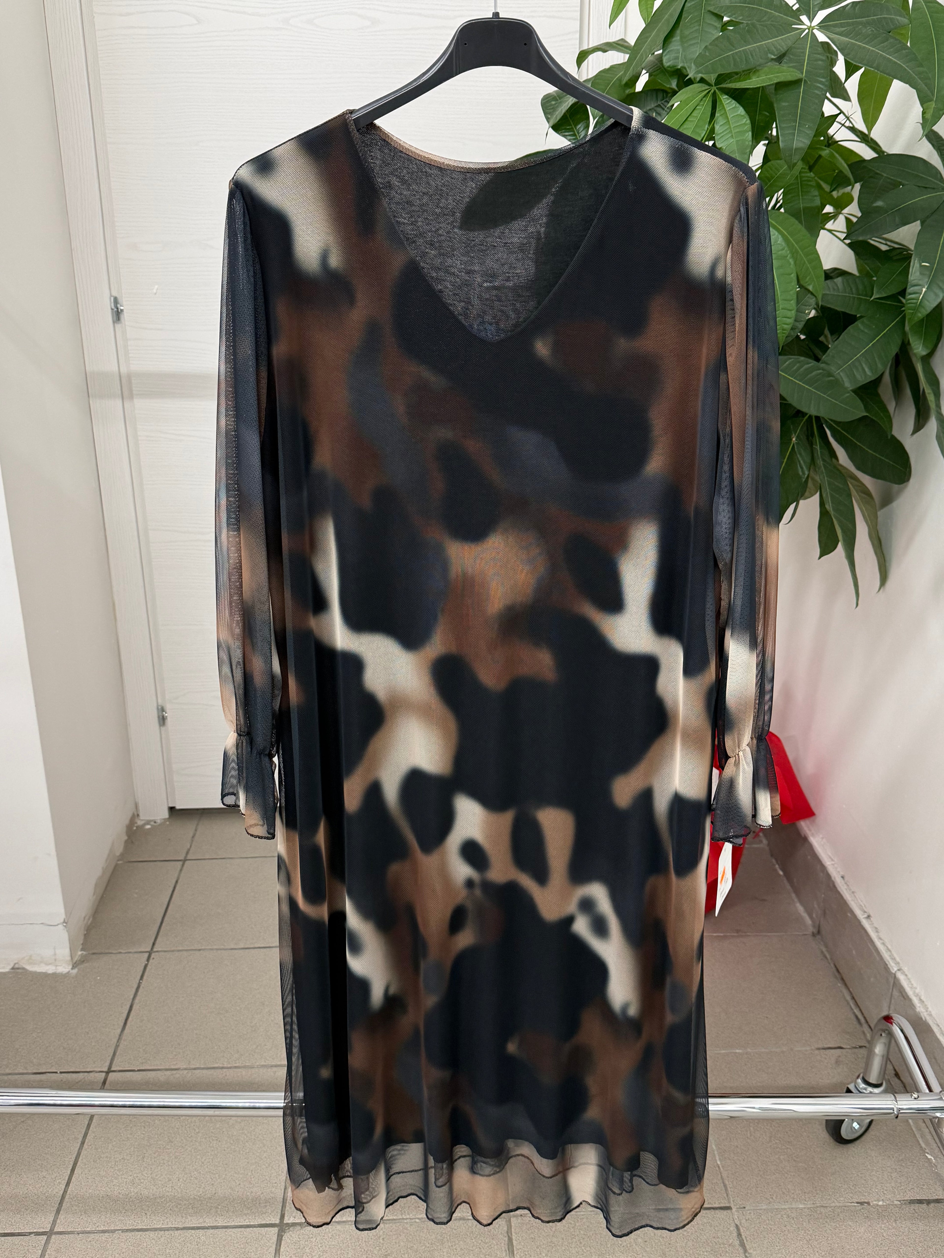 Abito lungo a fantasia con scollo a V con maniche semitrasparenti FGD MODA
