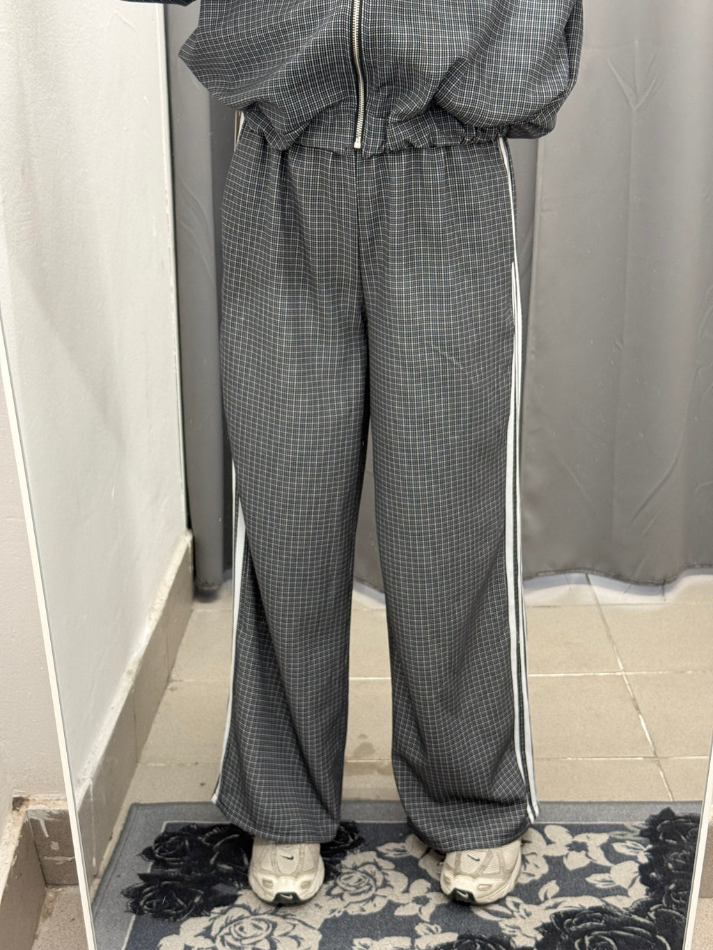Set Coordinato A Quadretti Giacca Con Zip E Pantaloni A Palazzo Con Strisce Laterali FGD MODA