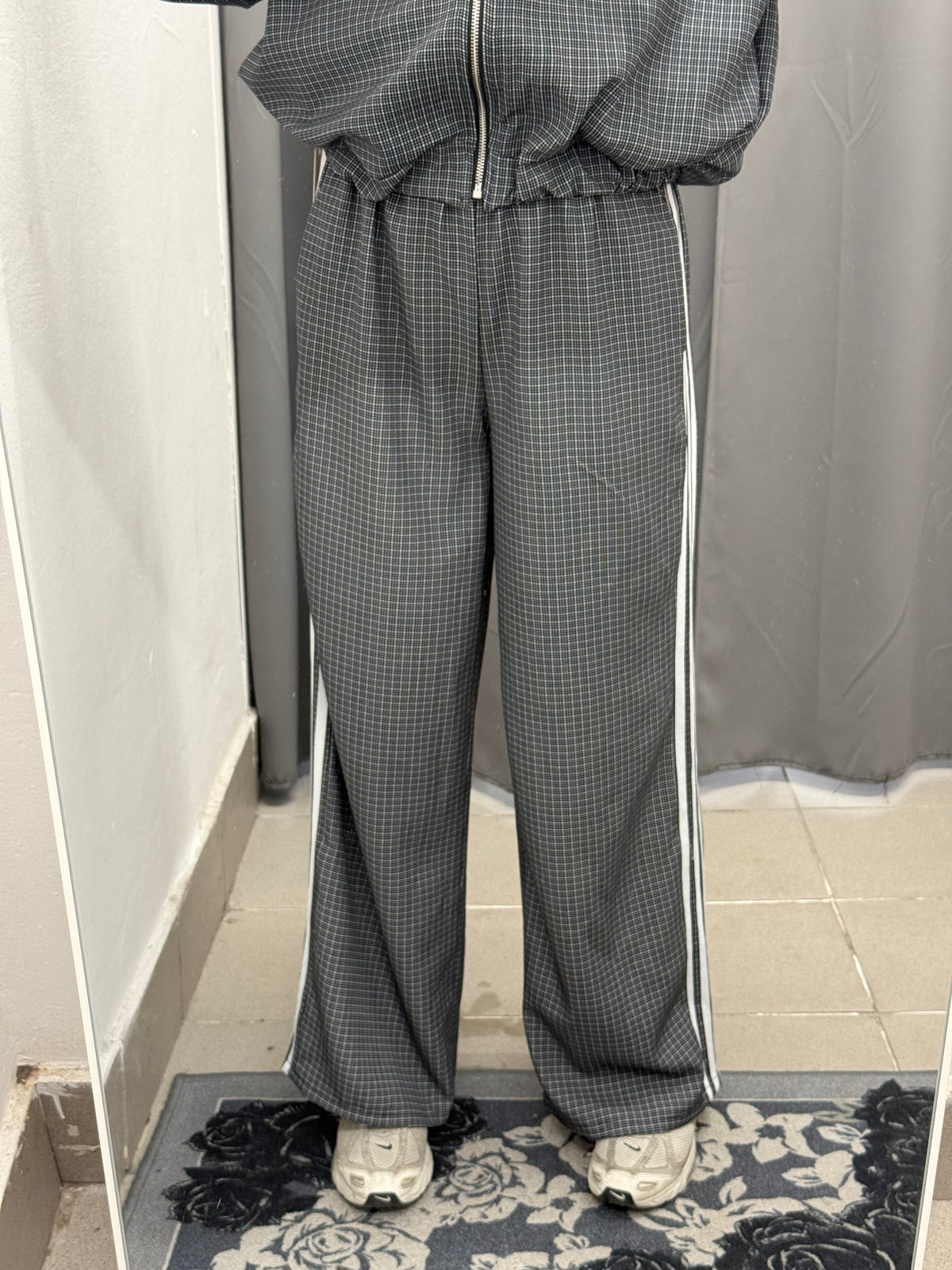 Set Coordinato A Quadretti Giacca Con Zip E Pantaloni A Palazzo Con Strisce Laterali FGD MODA