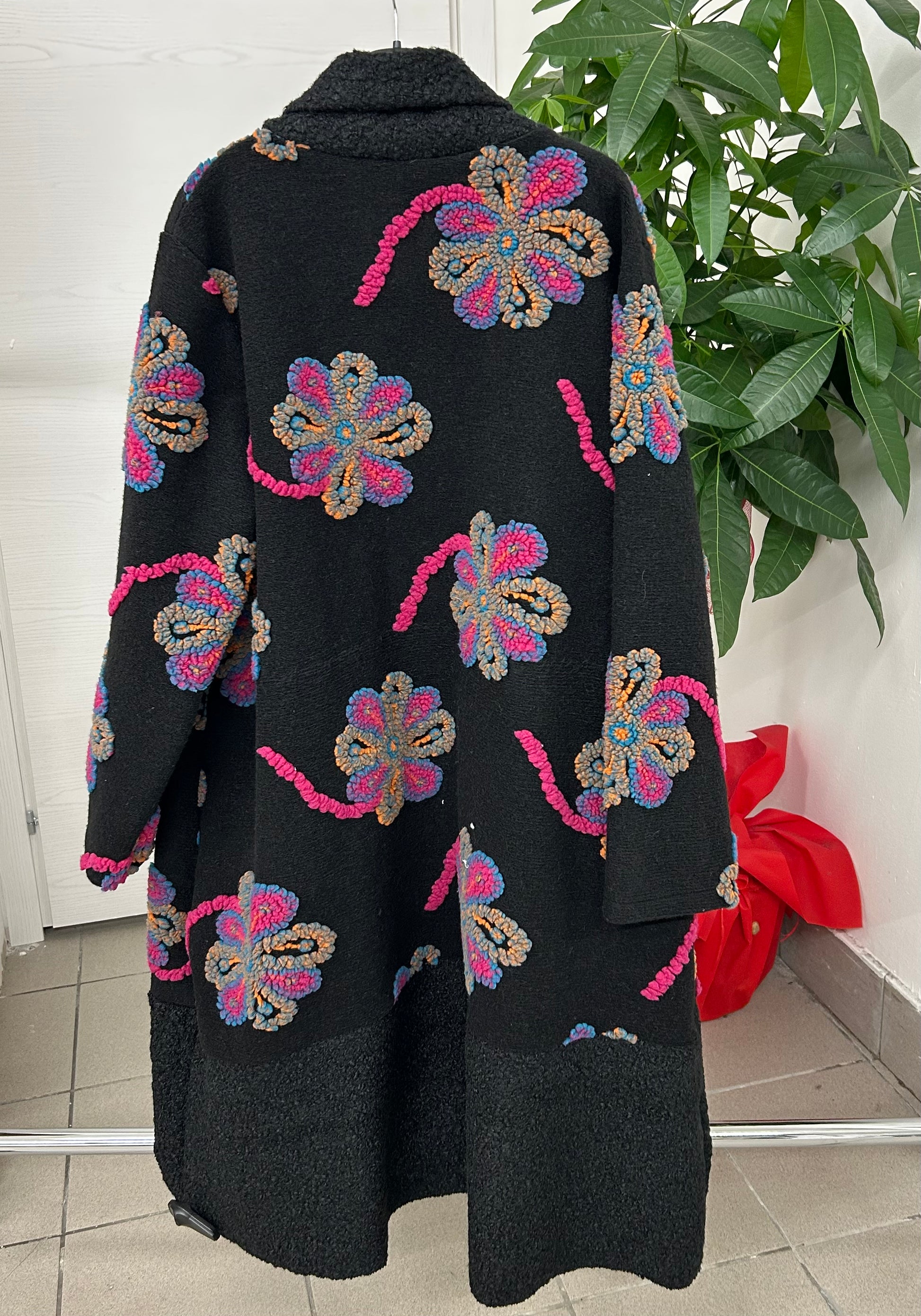 Giacca lunga con pelliccia teddy sul bordo con fantasia FGD MODA