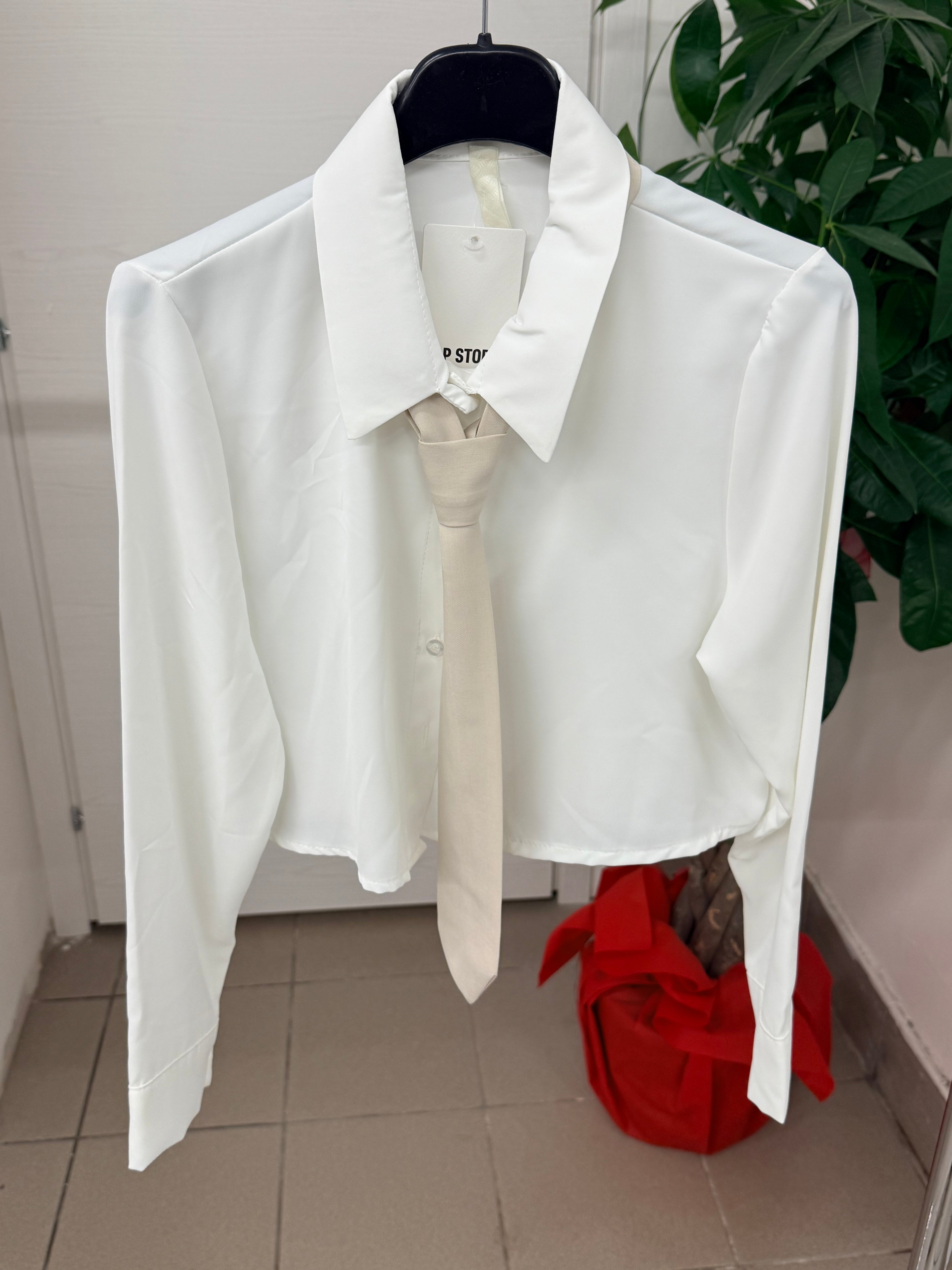 Camicia crop con cravatta tinta unita FGD MODA