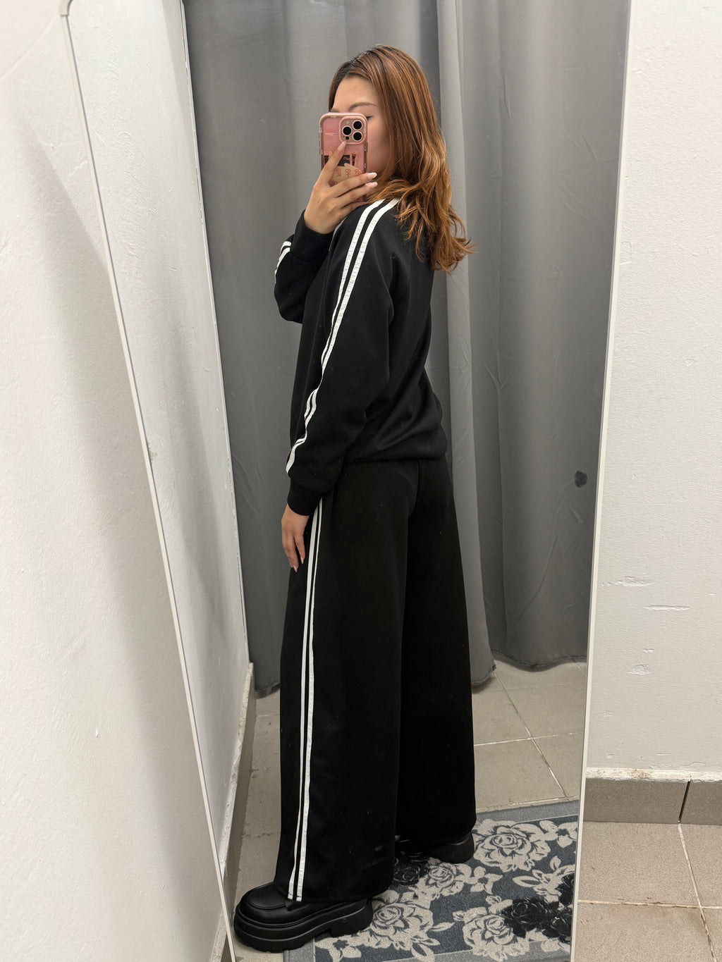 Set Coordinato Felpa E Pantaloni A Gamba Larga Con Strisce Laterali FGD MODA