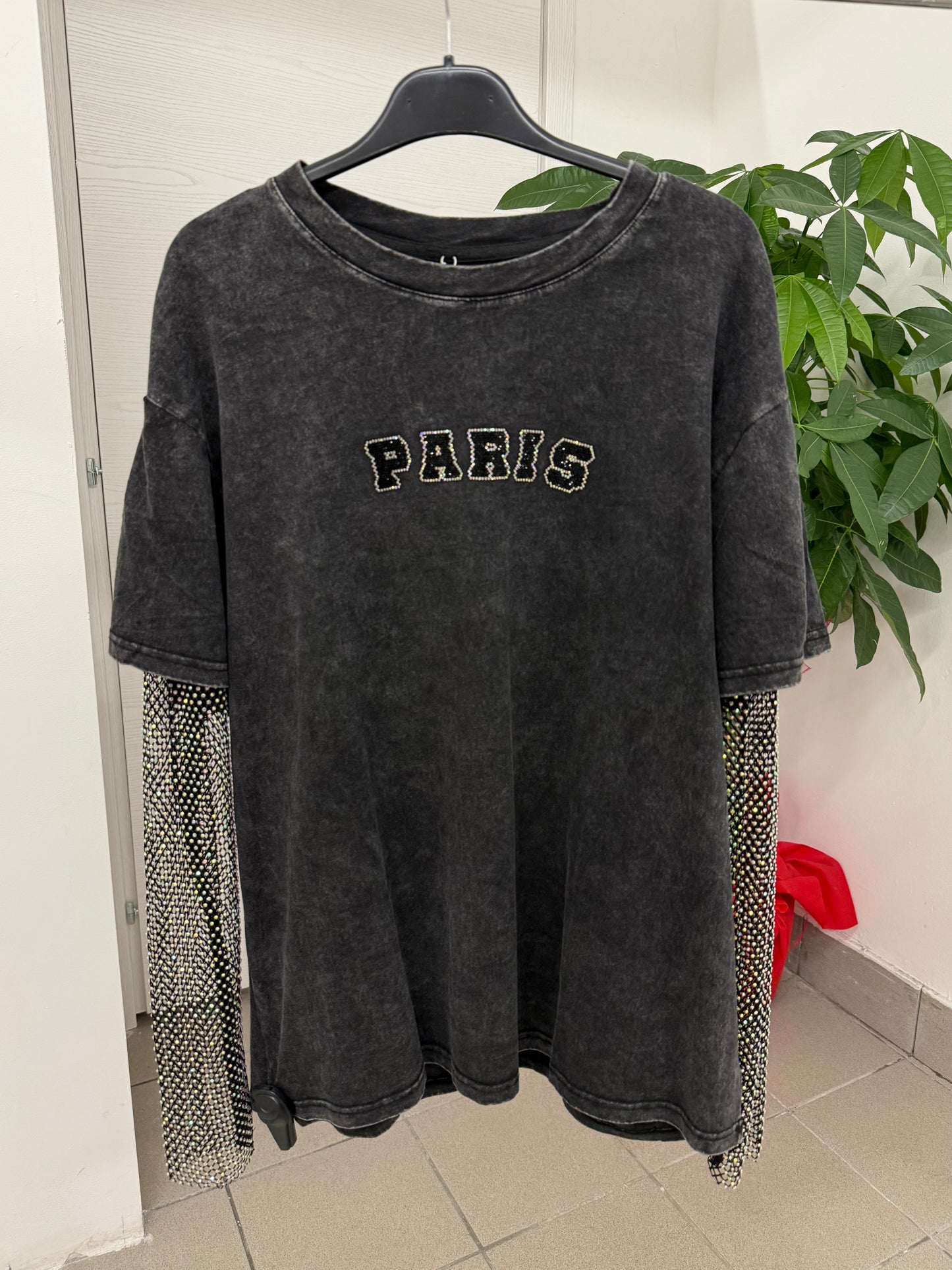 T-shirt con manica brillantinata