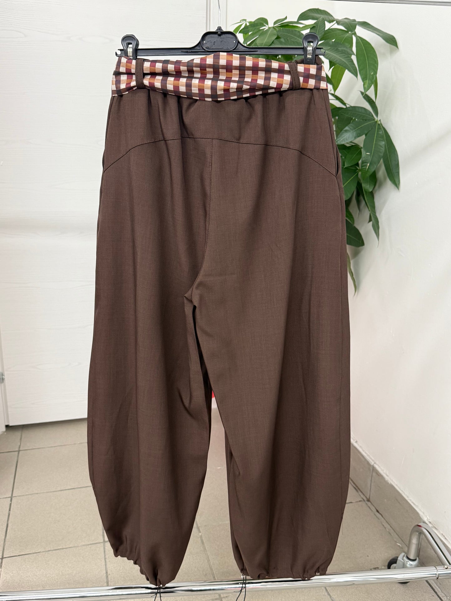 Pantaloni a palloncino con cinta e polsini