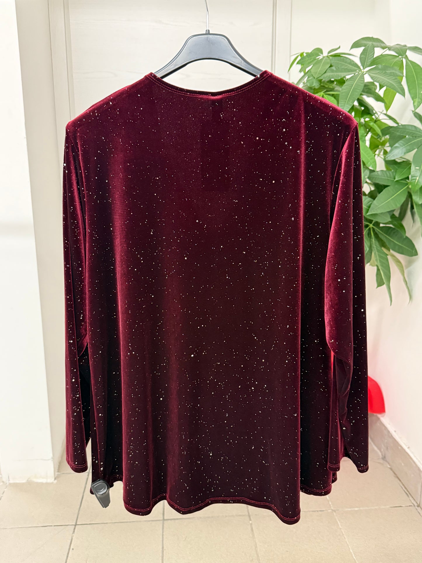 Maglietta in velluto con brillantini con rouches sullo scollo