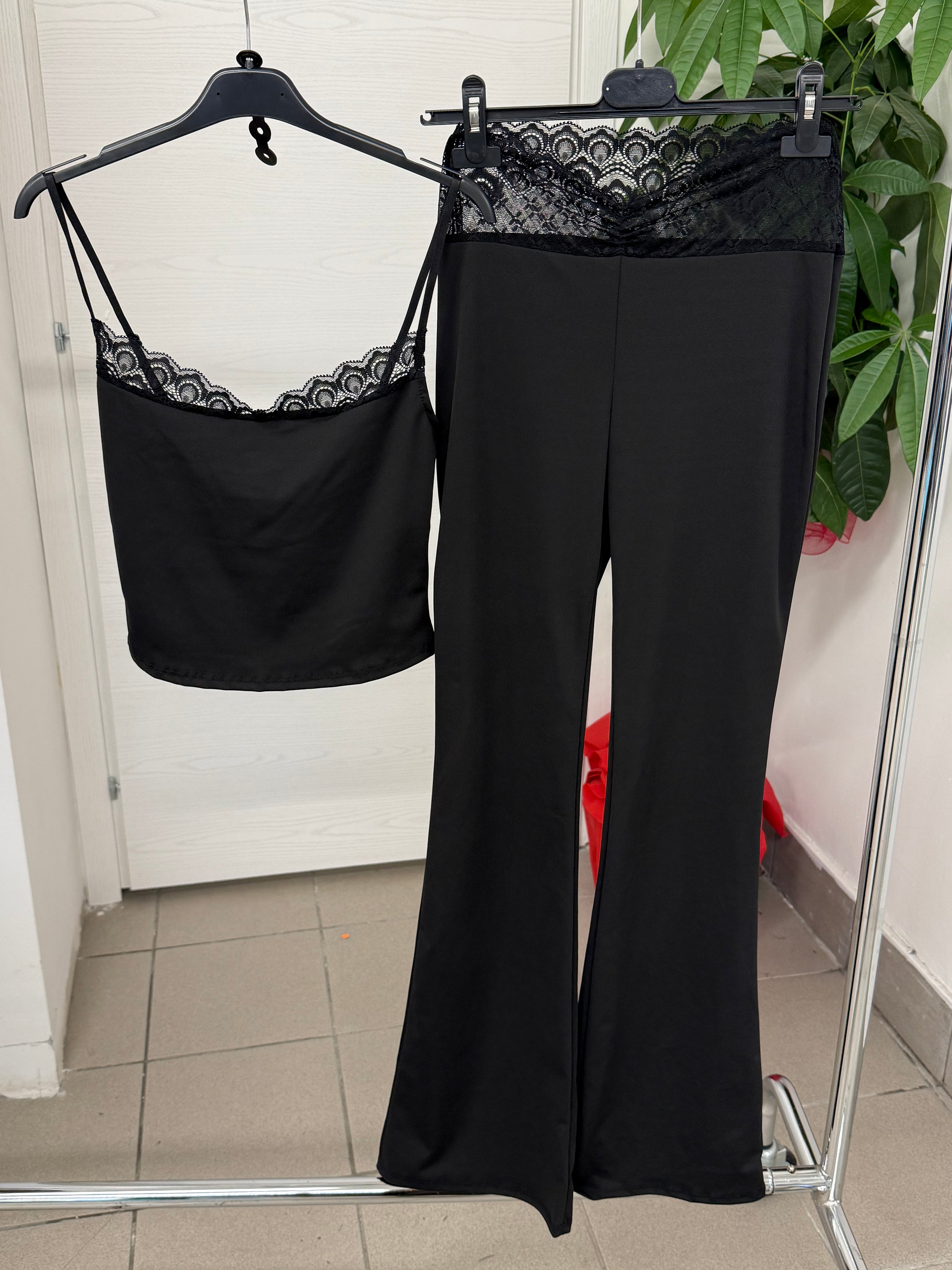 Set coordinato in lycra Top e Leggings a campana con bordi in pizzo FGD MODA