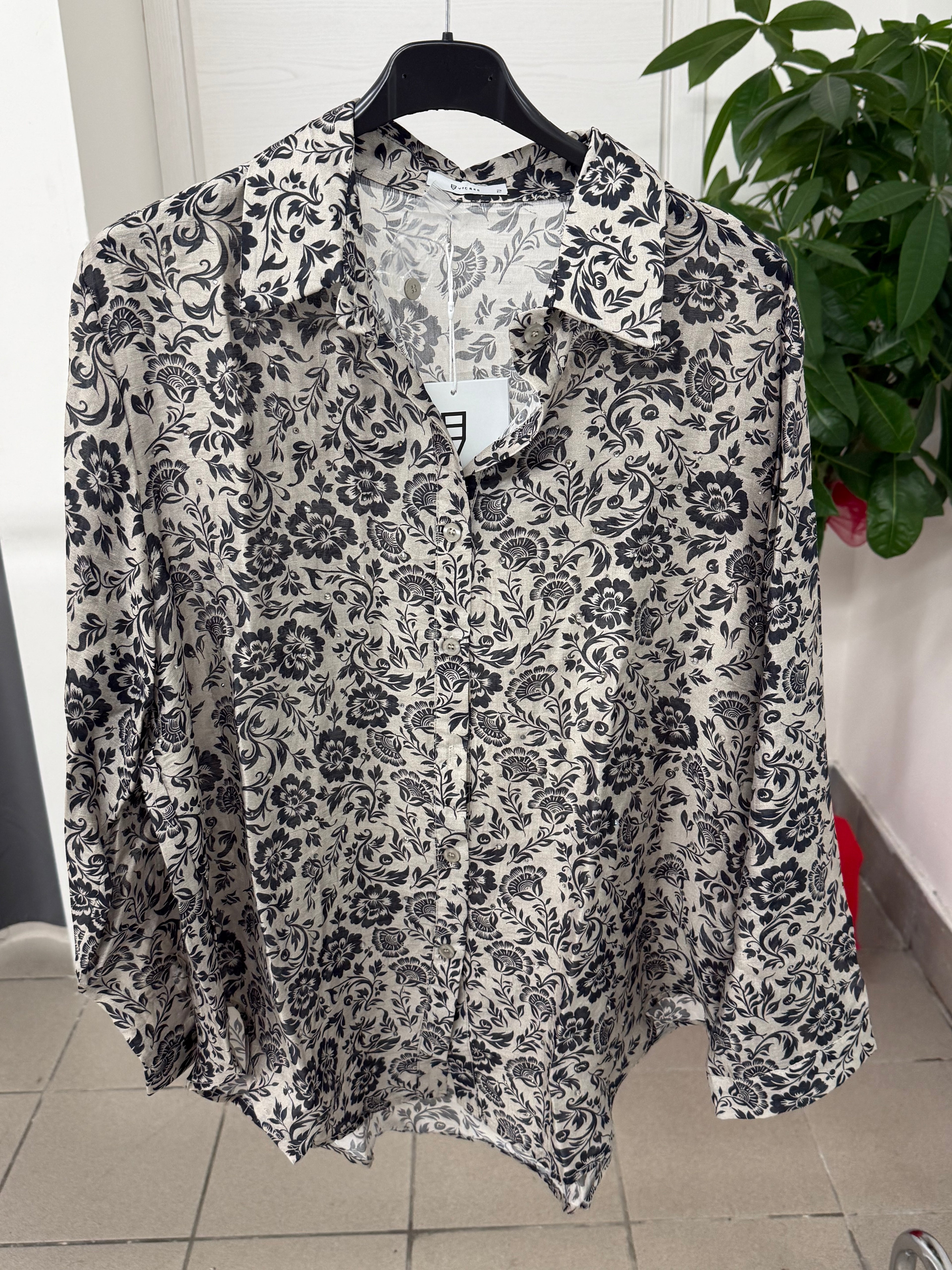 Camicia over fit a fantasia con brillantini