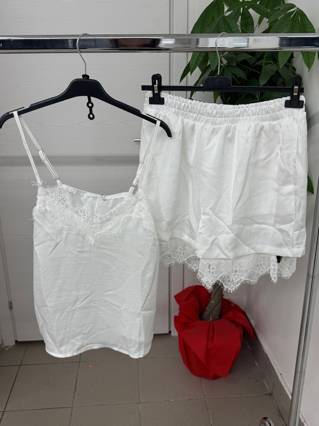 Set coordinato effetto raso Canotta e Pantaloncini con pizzo FGD MODA