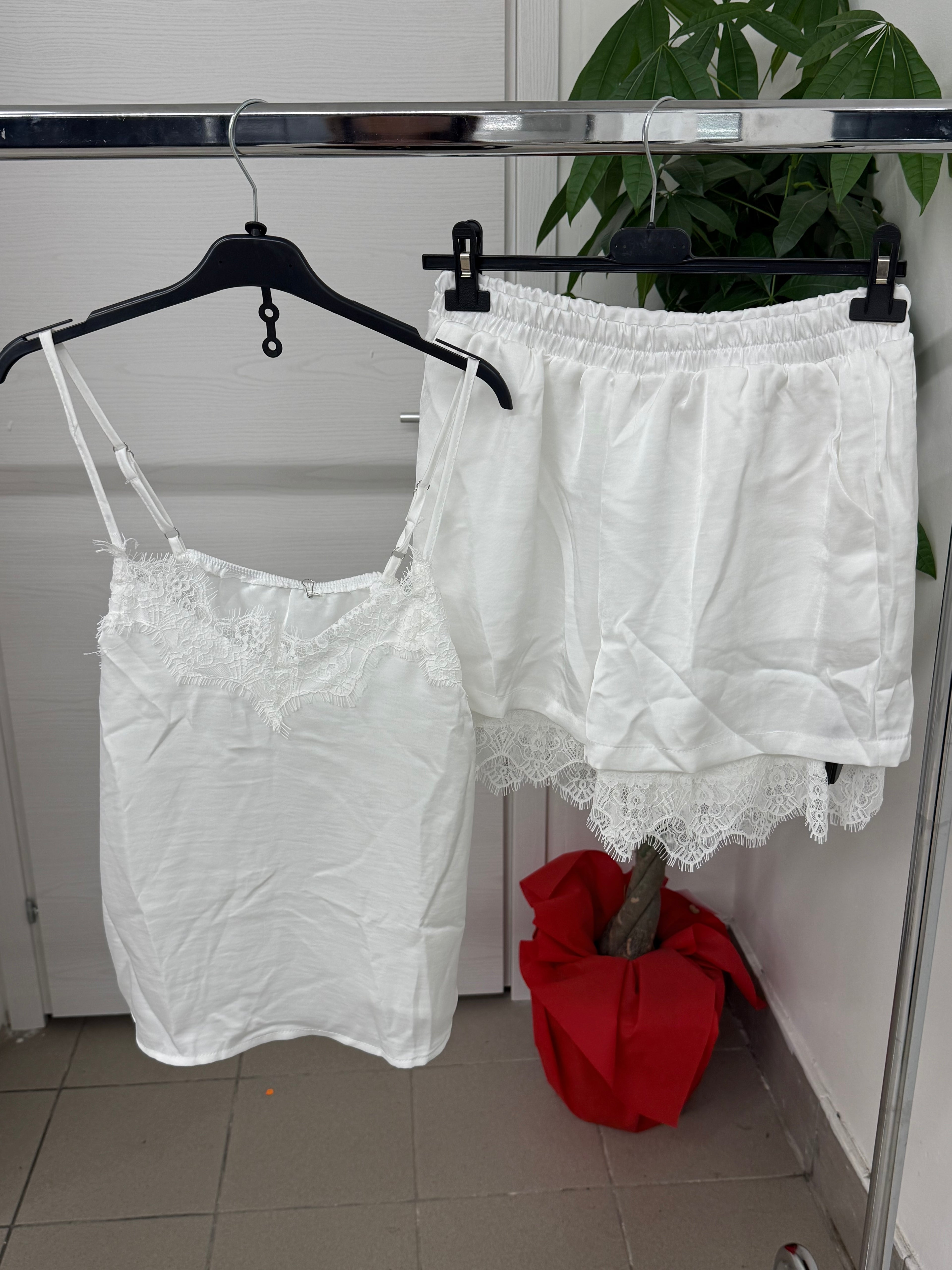 Set coordinato effetto raso Canotta e Pantaloncini con pizzo FGD MODA