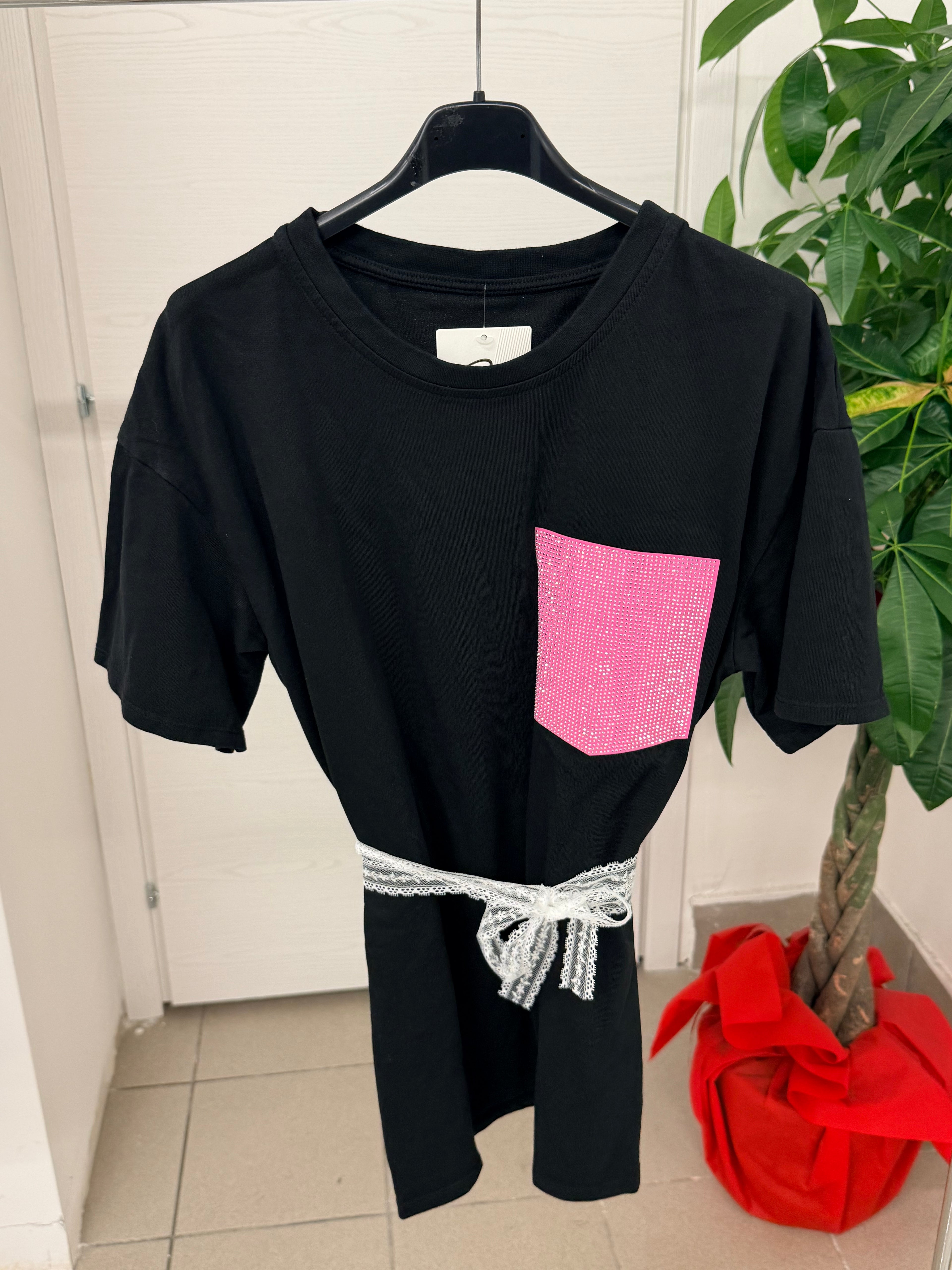 T-shirt in cotone over con tasca brillantinata e cinta FGD MODA