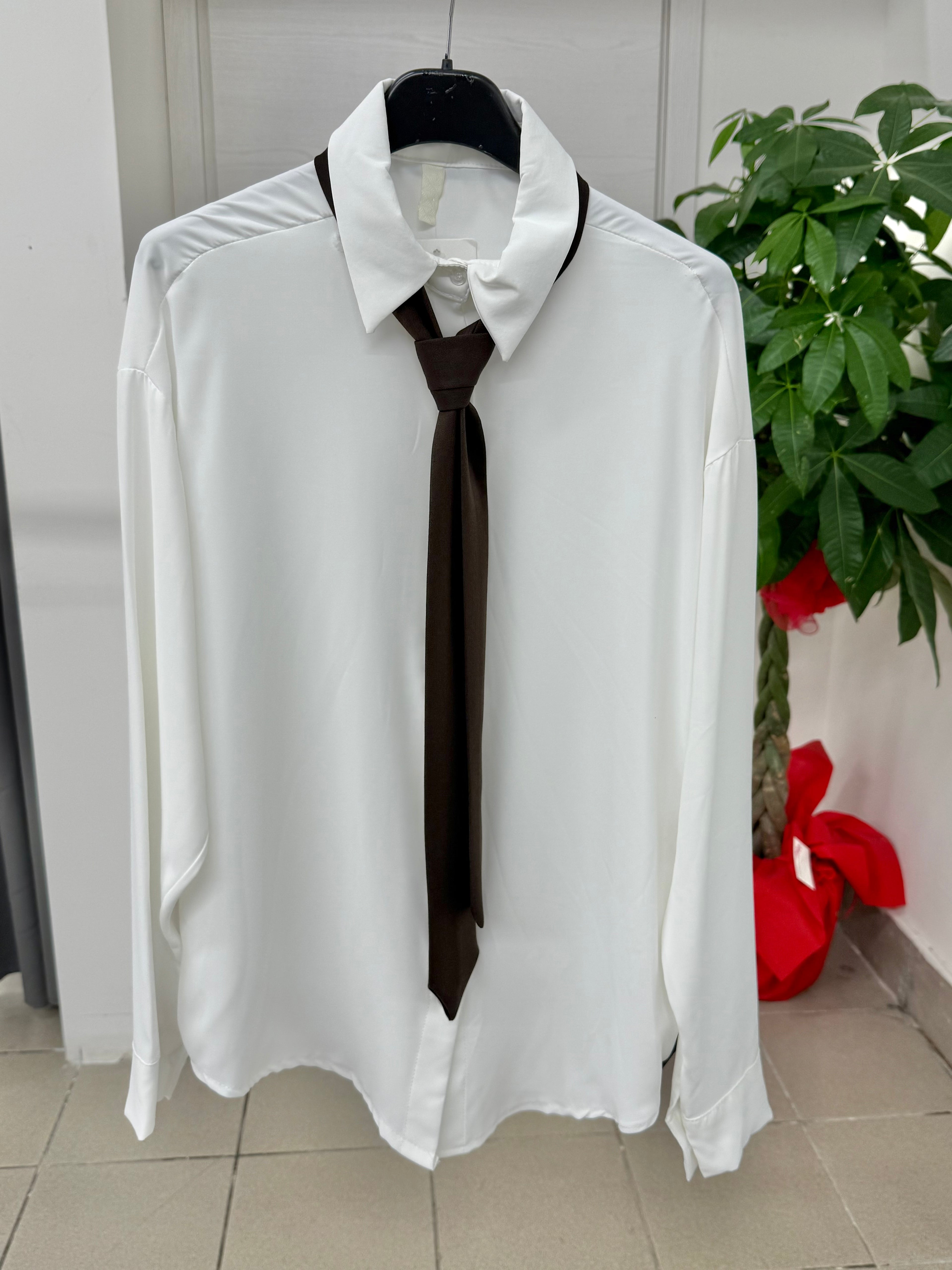 Camicia con cravatta tinta unita FGD MODA