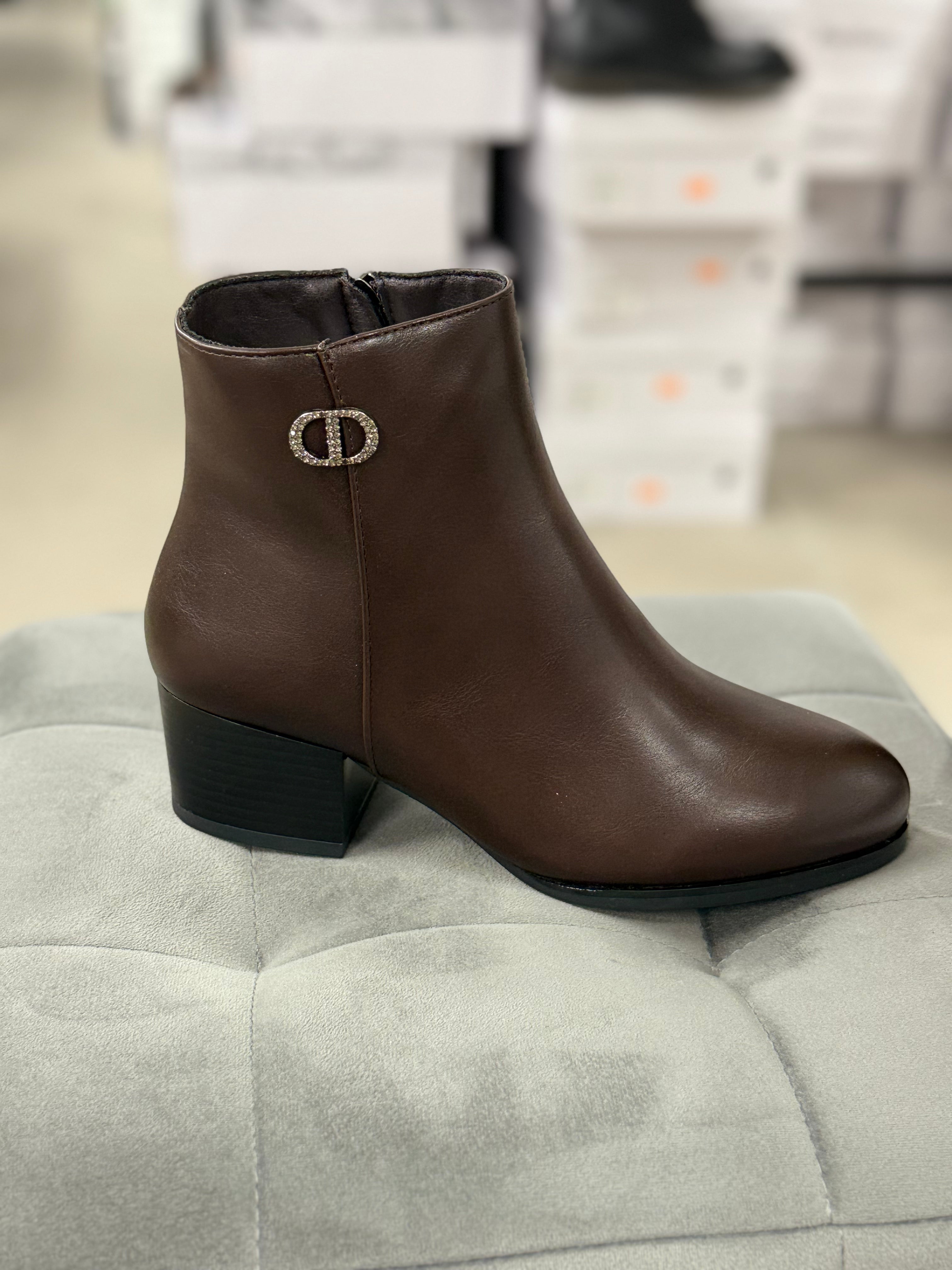Stivaletti in ecopelle tacco 5cm FGD MODA
