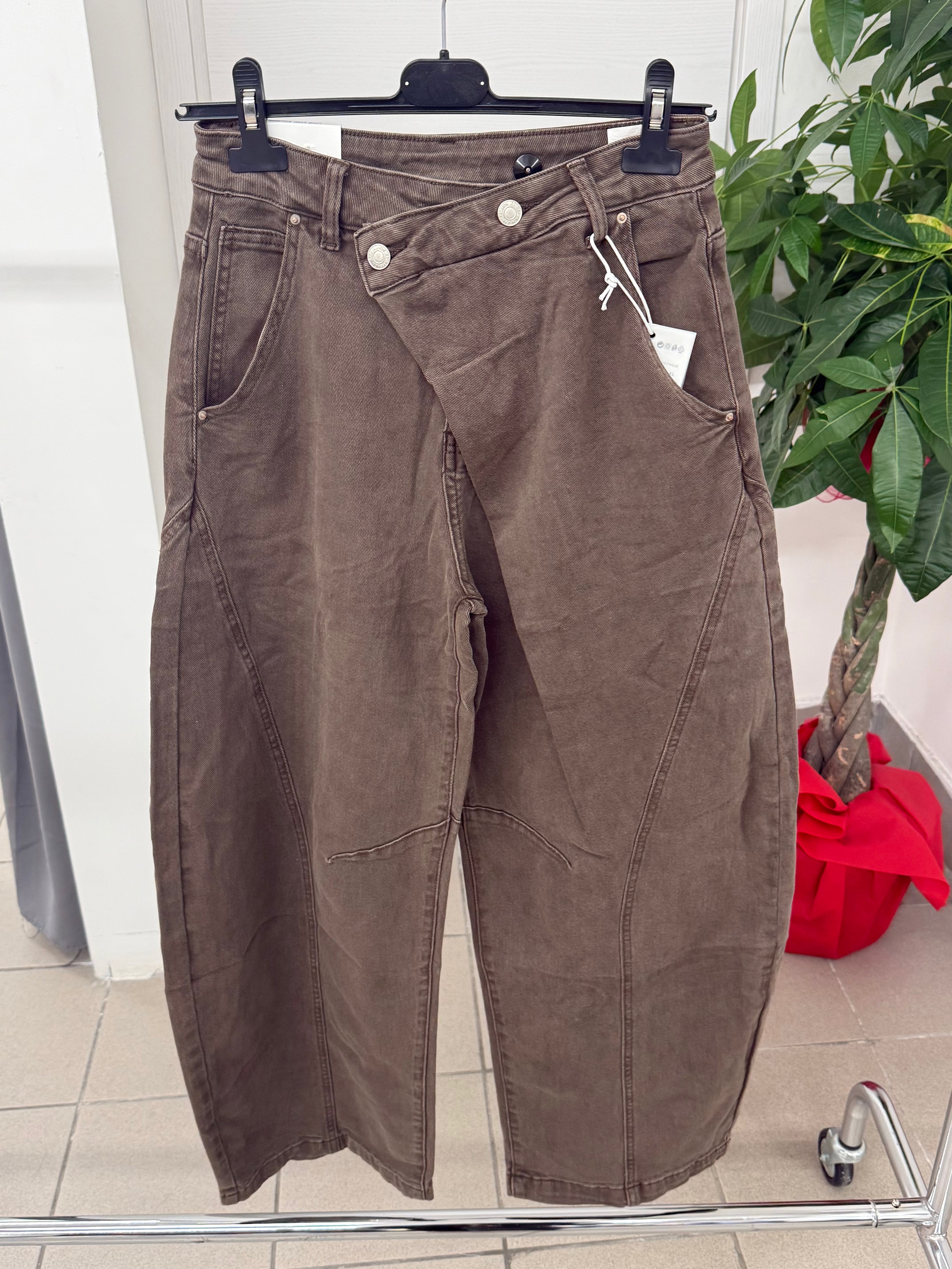 Jeans balloon con doppia abbottonatura FGD MODA