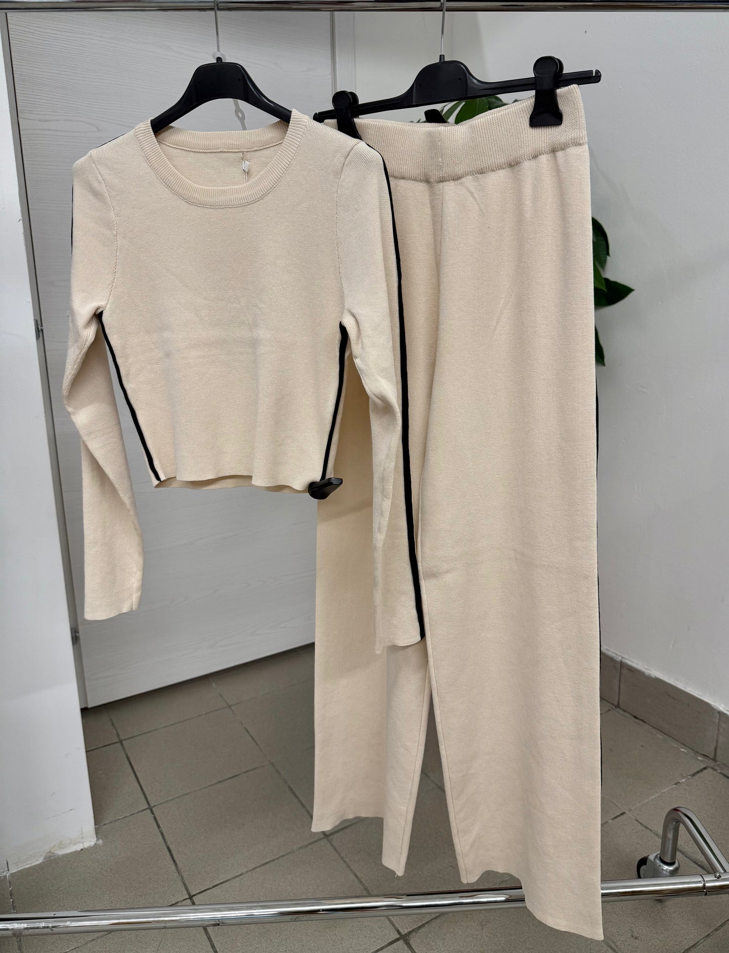 Set coordinato in maglia top manica lunga e pantaloni a palazzo con striscia laterale FGD MODA