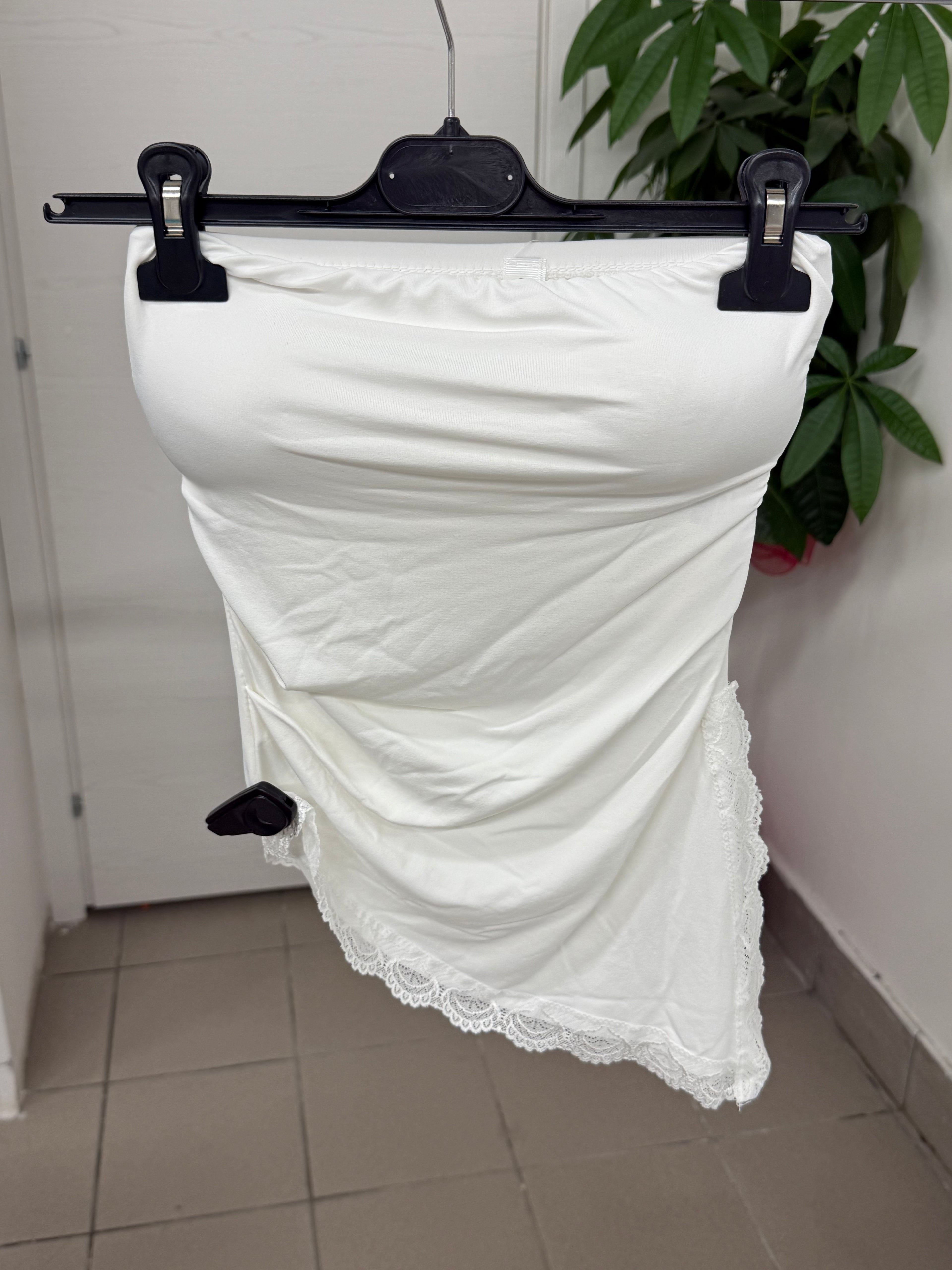 Top A Fascia Arricciato Con Taglio Obliquo In Pizzo FGD MODA