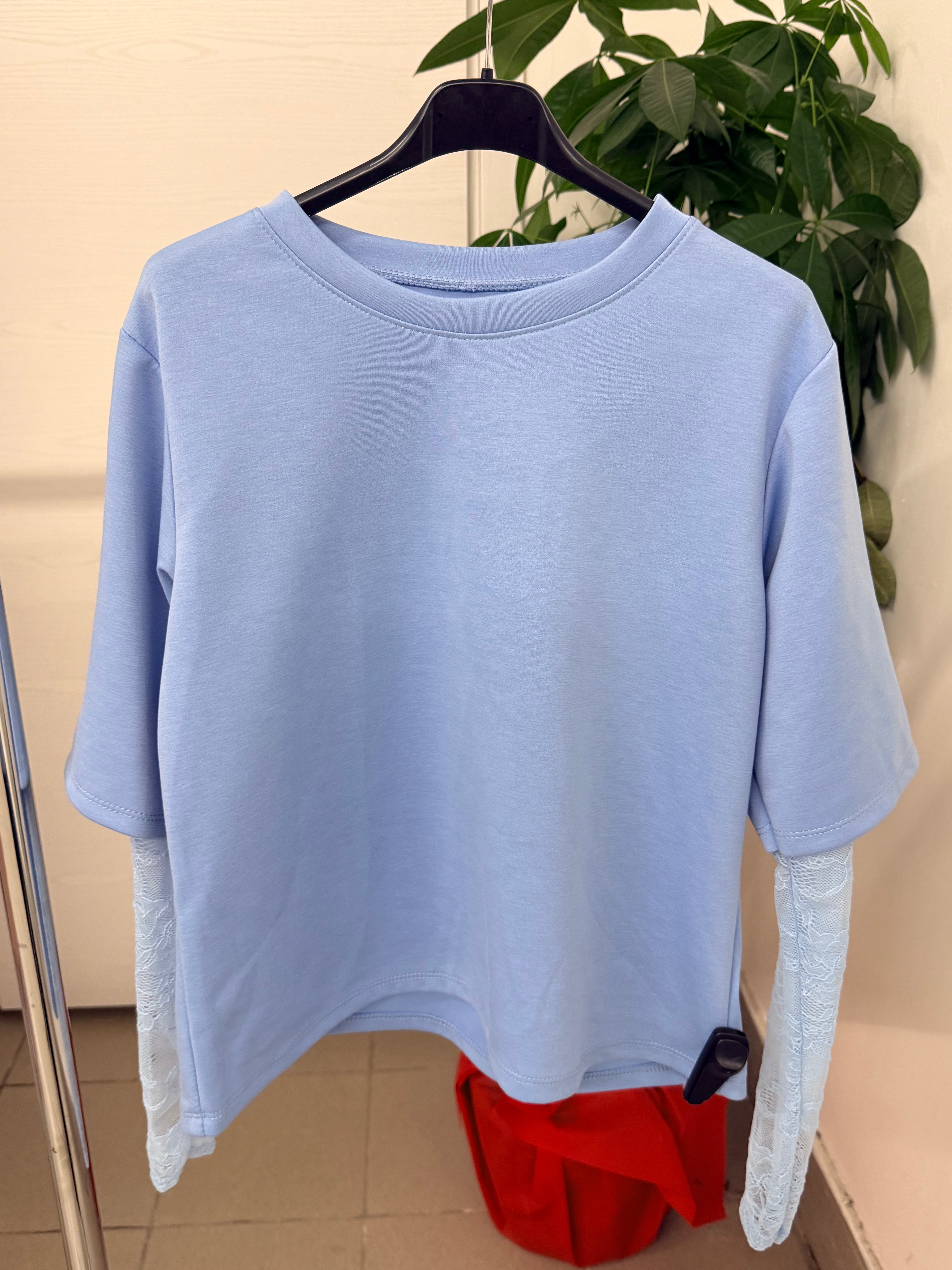 Maglietta tinta unita con maniche in pizzo FGD MODA