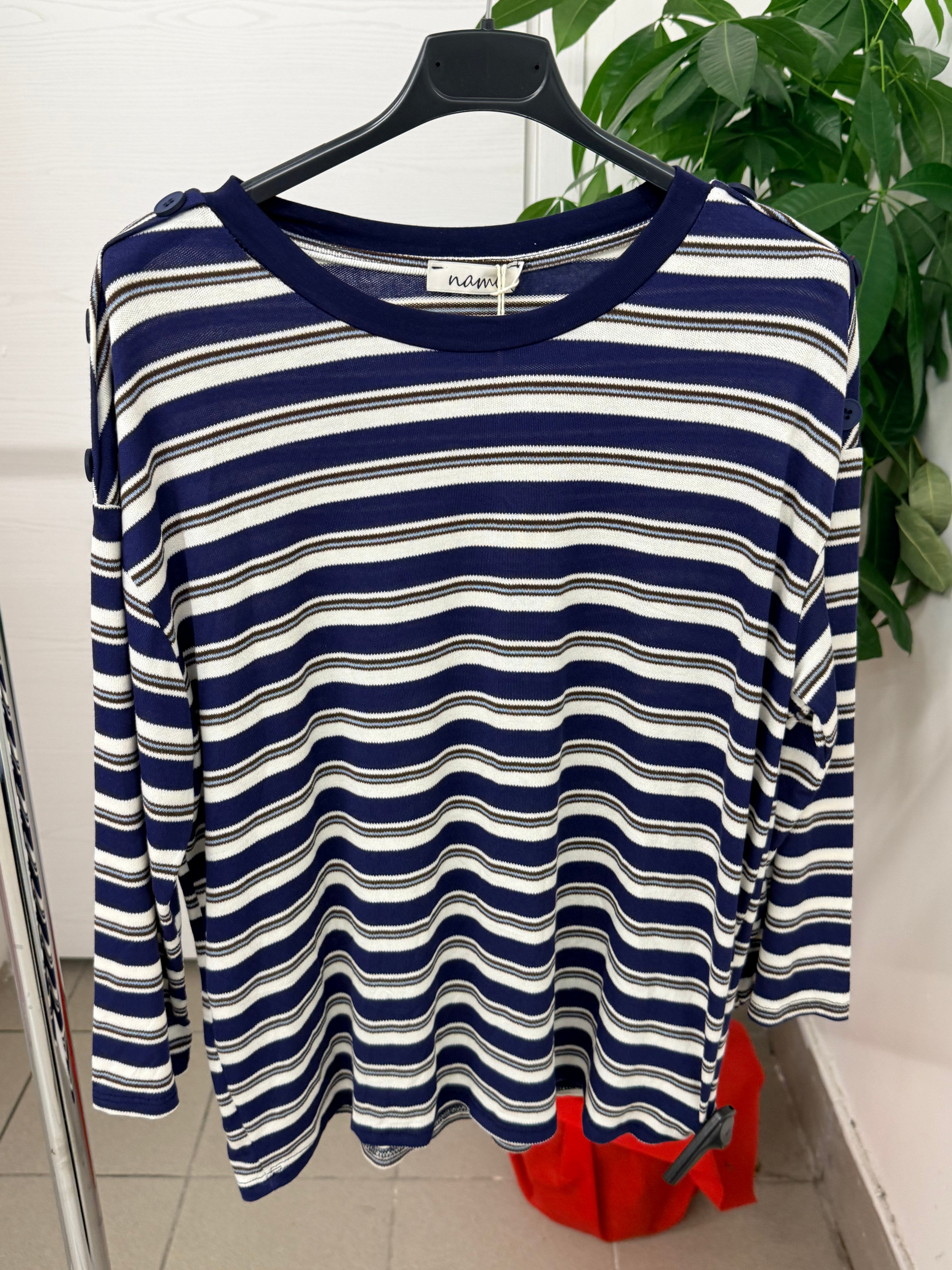 Maglietta a righe con bottoni sulle spalle FGD MODA