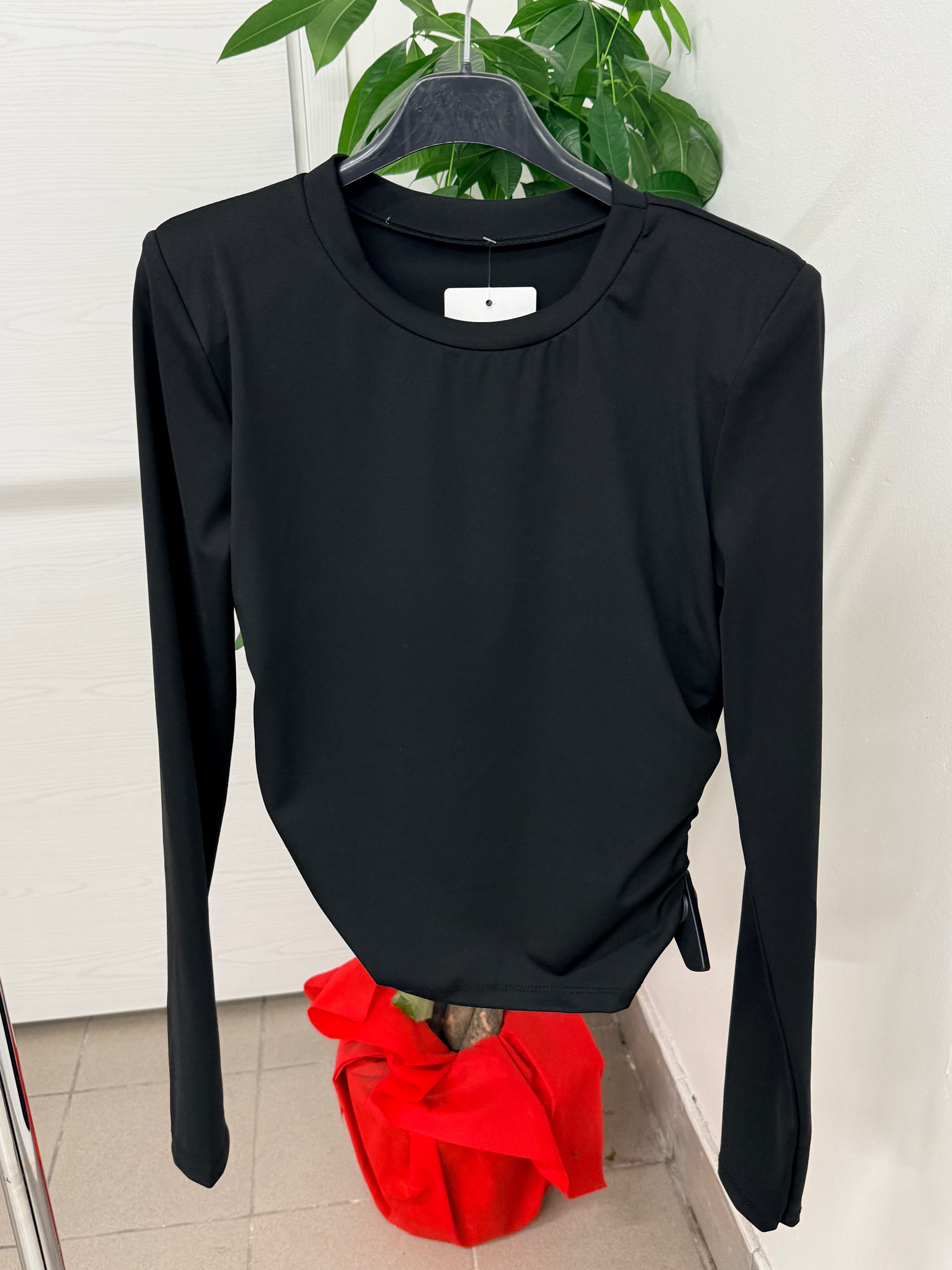 Maglietta in lycra con arricciatura sui lati con spalline imbottite e manicotto FGD MODA
