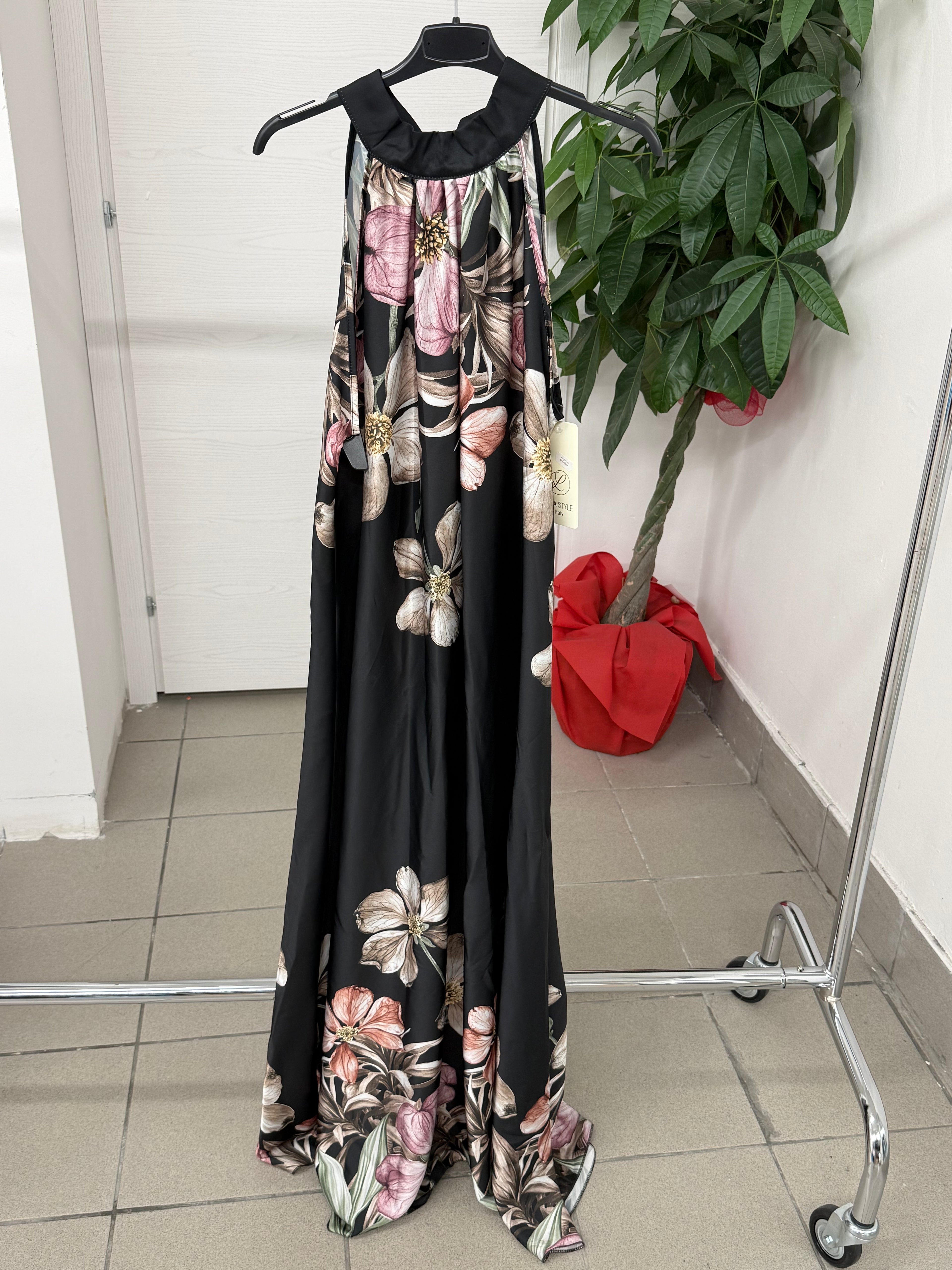 Abito Lungo con Collo Halter con Stampe Fiorate FGD MODA