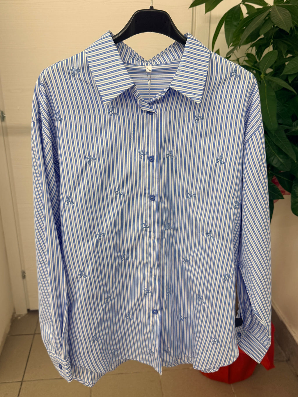 Camicia in cotone a righe con fiocchi FGD MODA