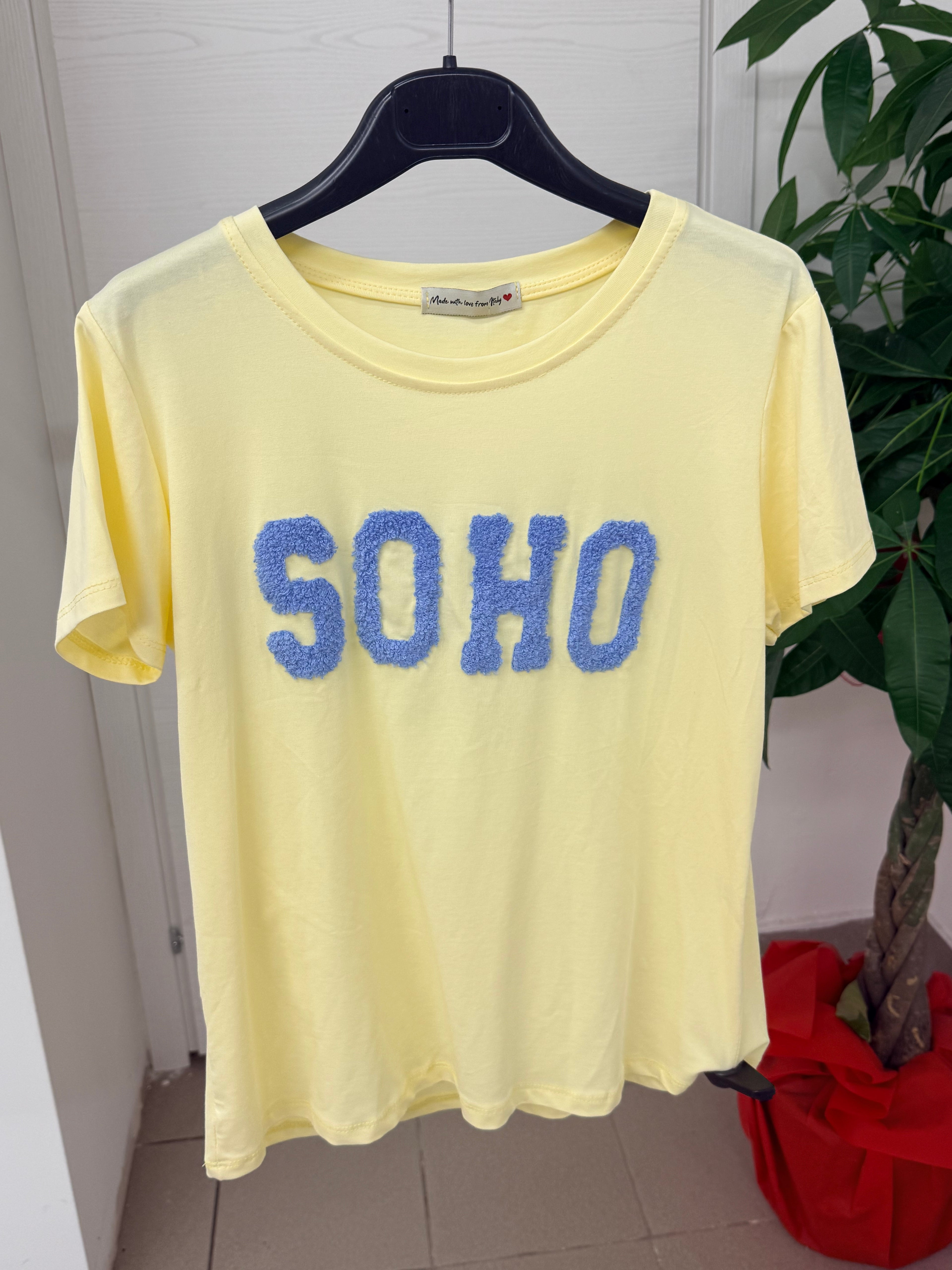 T-shirt con scritta “Soho” in pelliccia Teddy FGD MODA