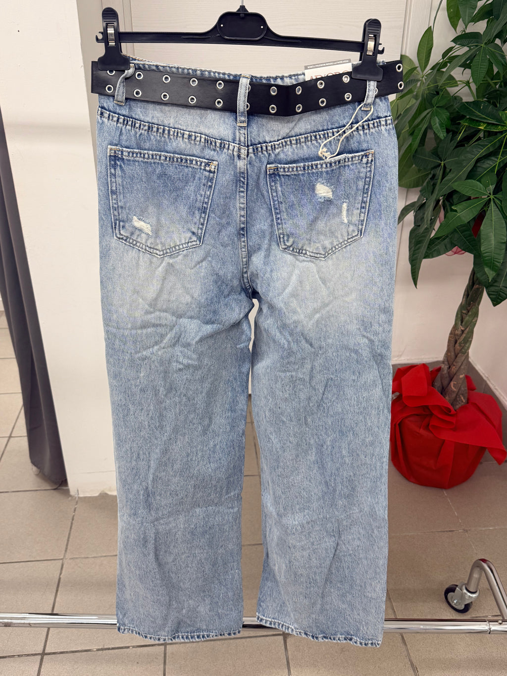 Jeans a palazzo con strappi con cinta FGD MODA