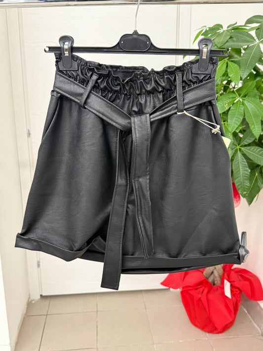 Pantaloncini in ecopelle con cinta FGD MODA