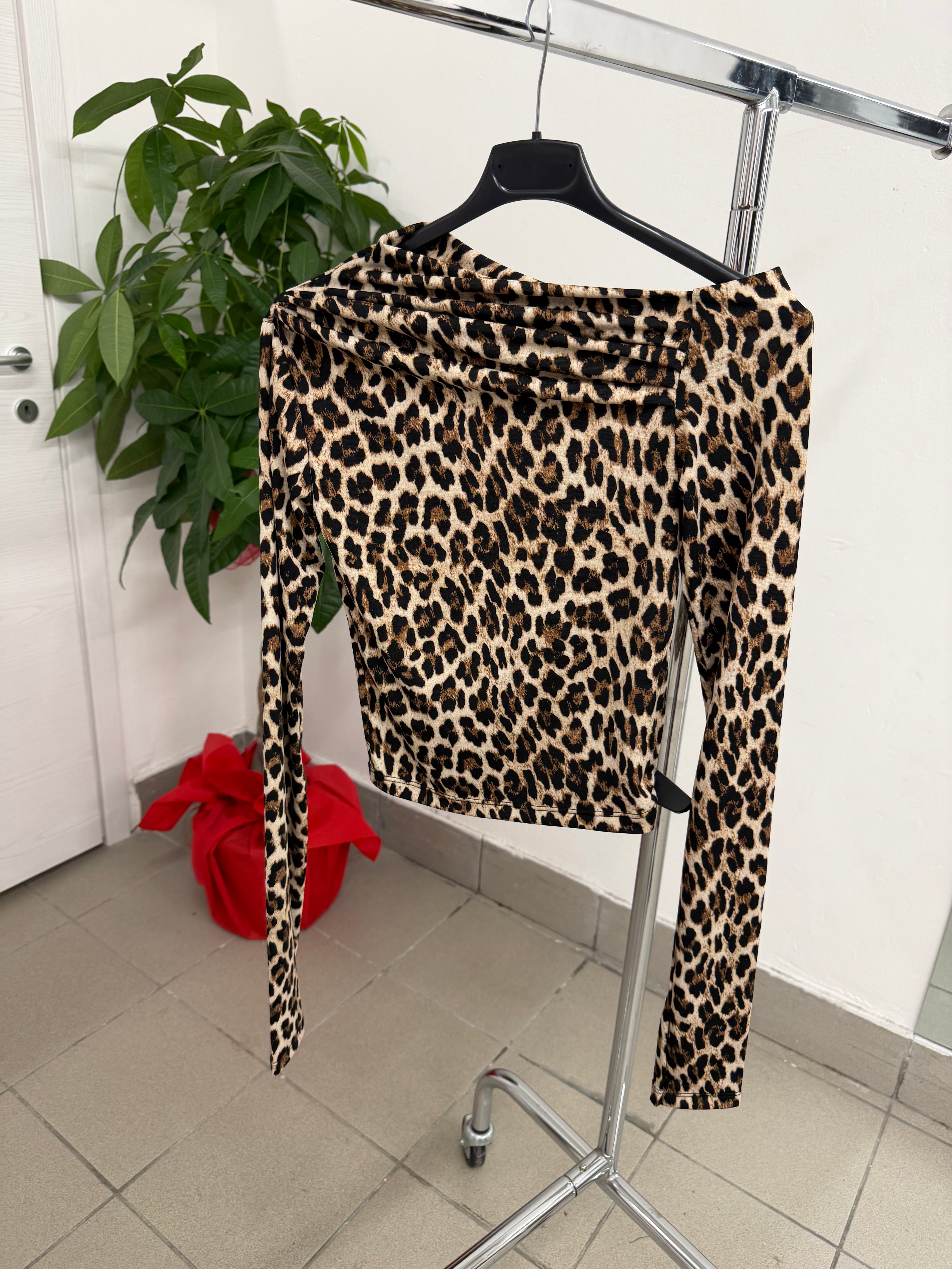 Maglietta leopardata scollo laterale FGD MODA