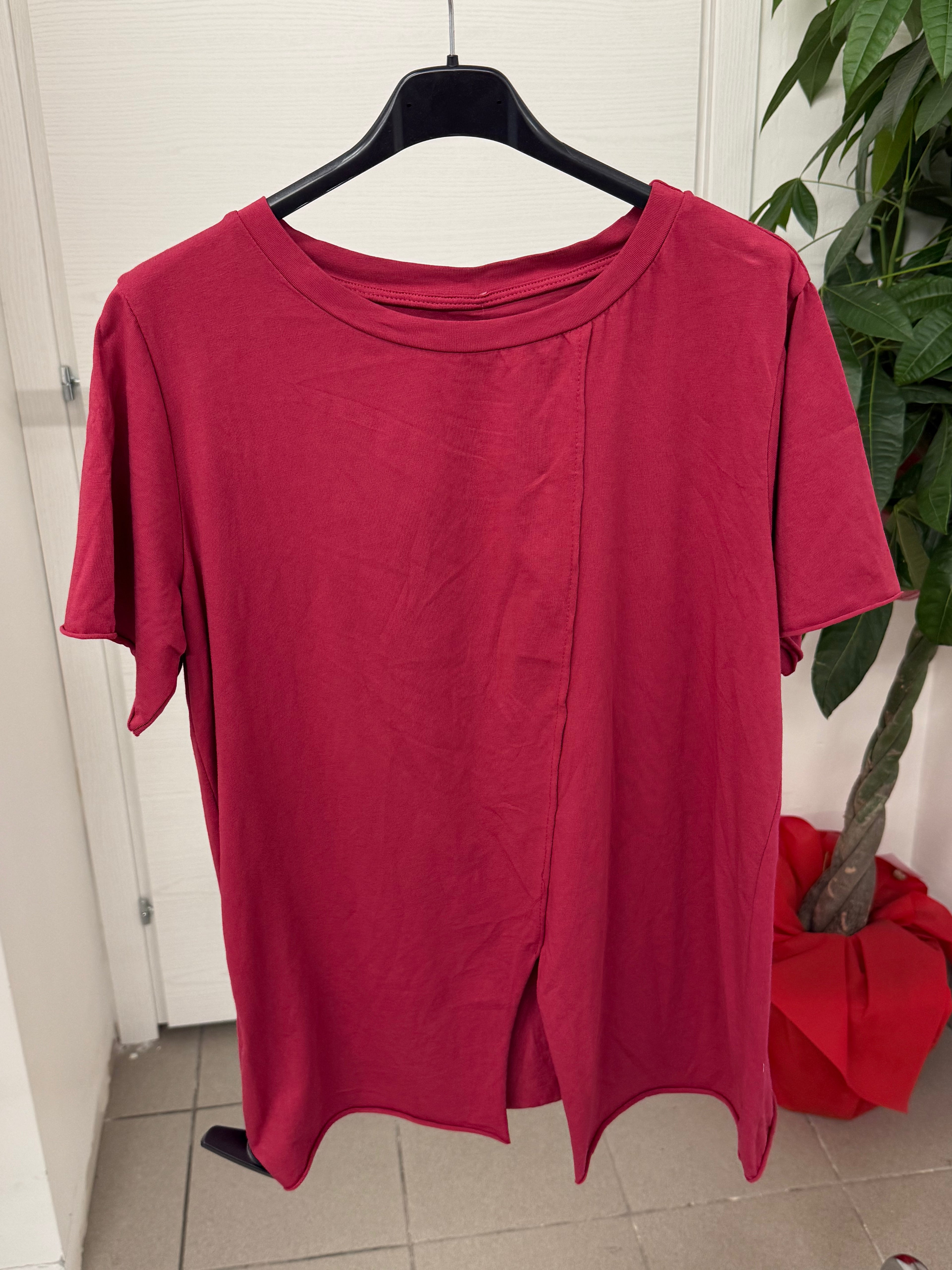 T-shirt in cotone con spacco FGD MODA