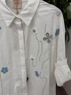 Camicia in cotone tinta unita con ricami fiorati e brillantini FGD MODA